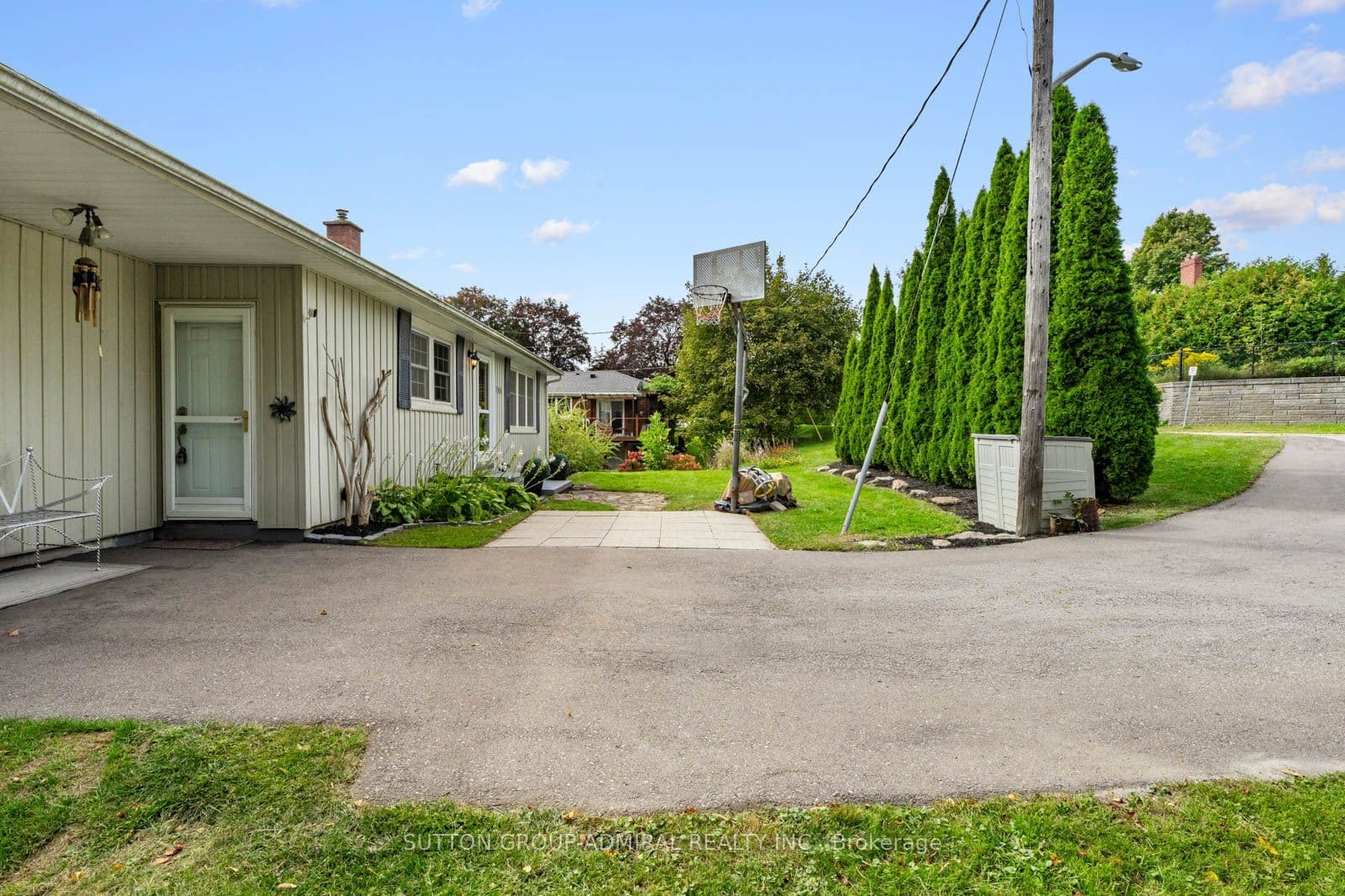 788 Allan Avenue, Newmarket, ON L3Y 1H9