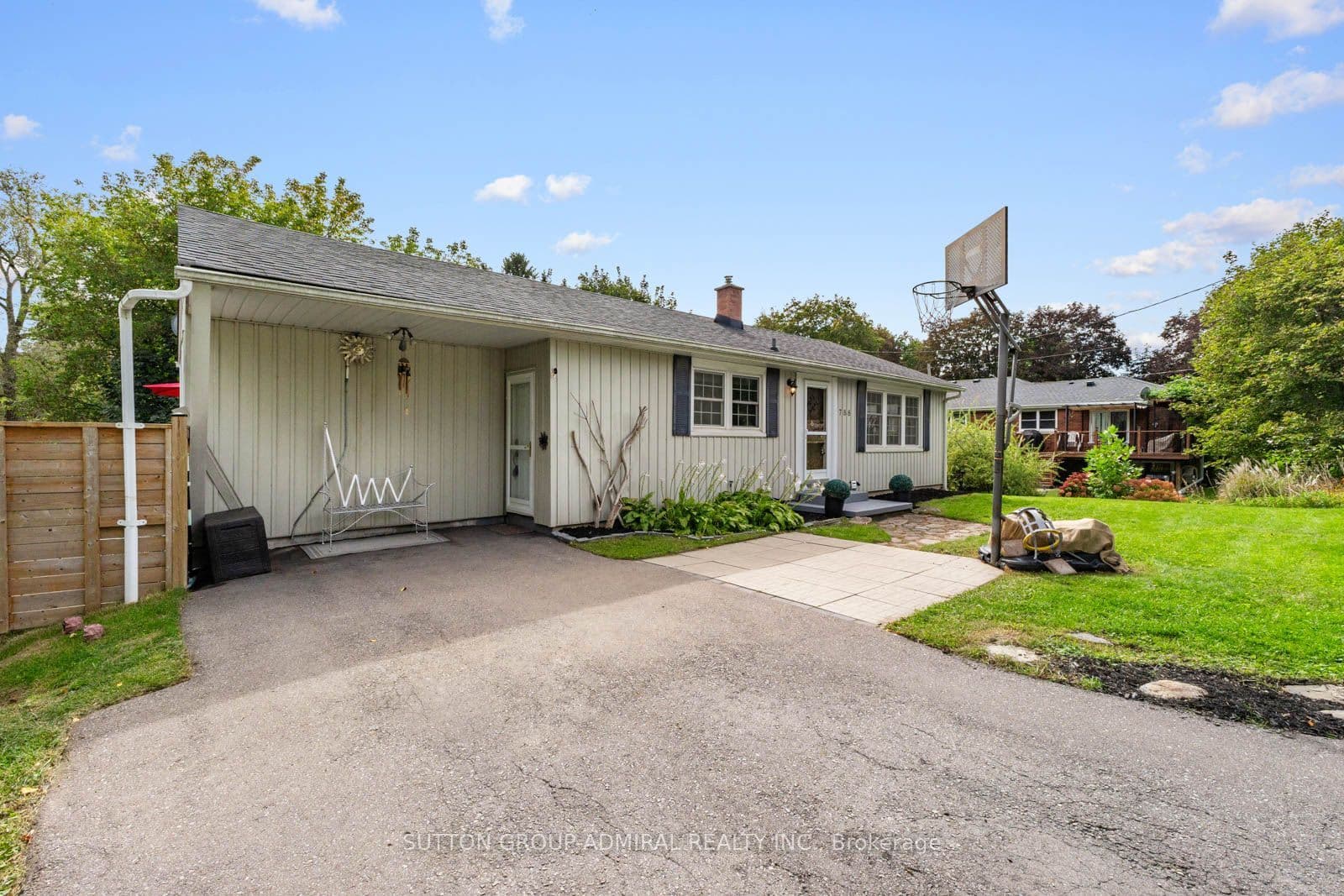 788 Allan Avenue, Newmarket, ON L3Y 1H9