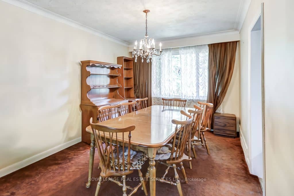 1463 Garnet Avenue, Mississauga, ON L5G 4C5