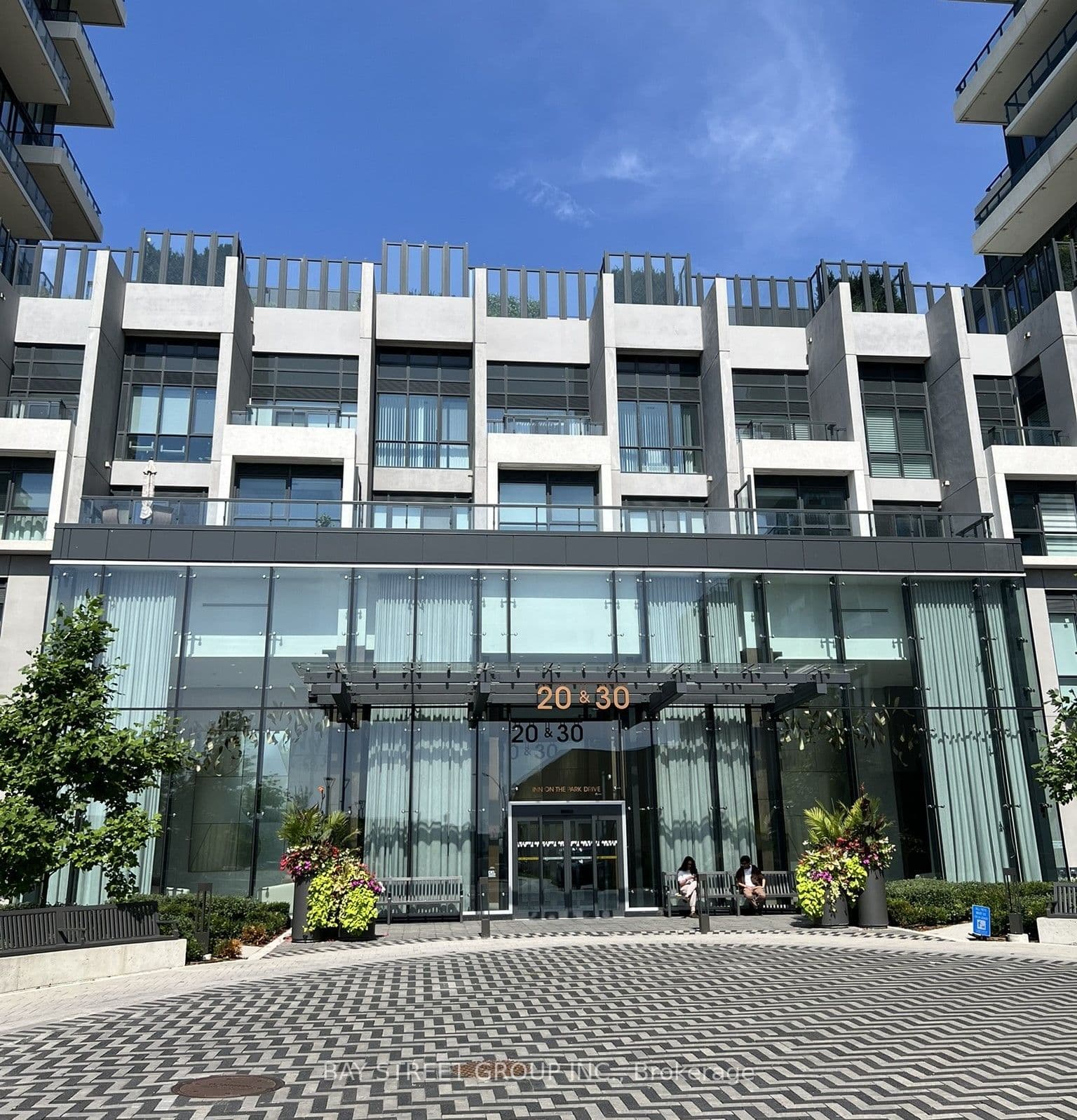 30 Inn on the Park Drive 2304, Toronto, ON M3C 0P7