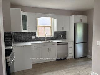 33 Maida Vale, Toronto, ON M1K 2X8
