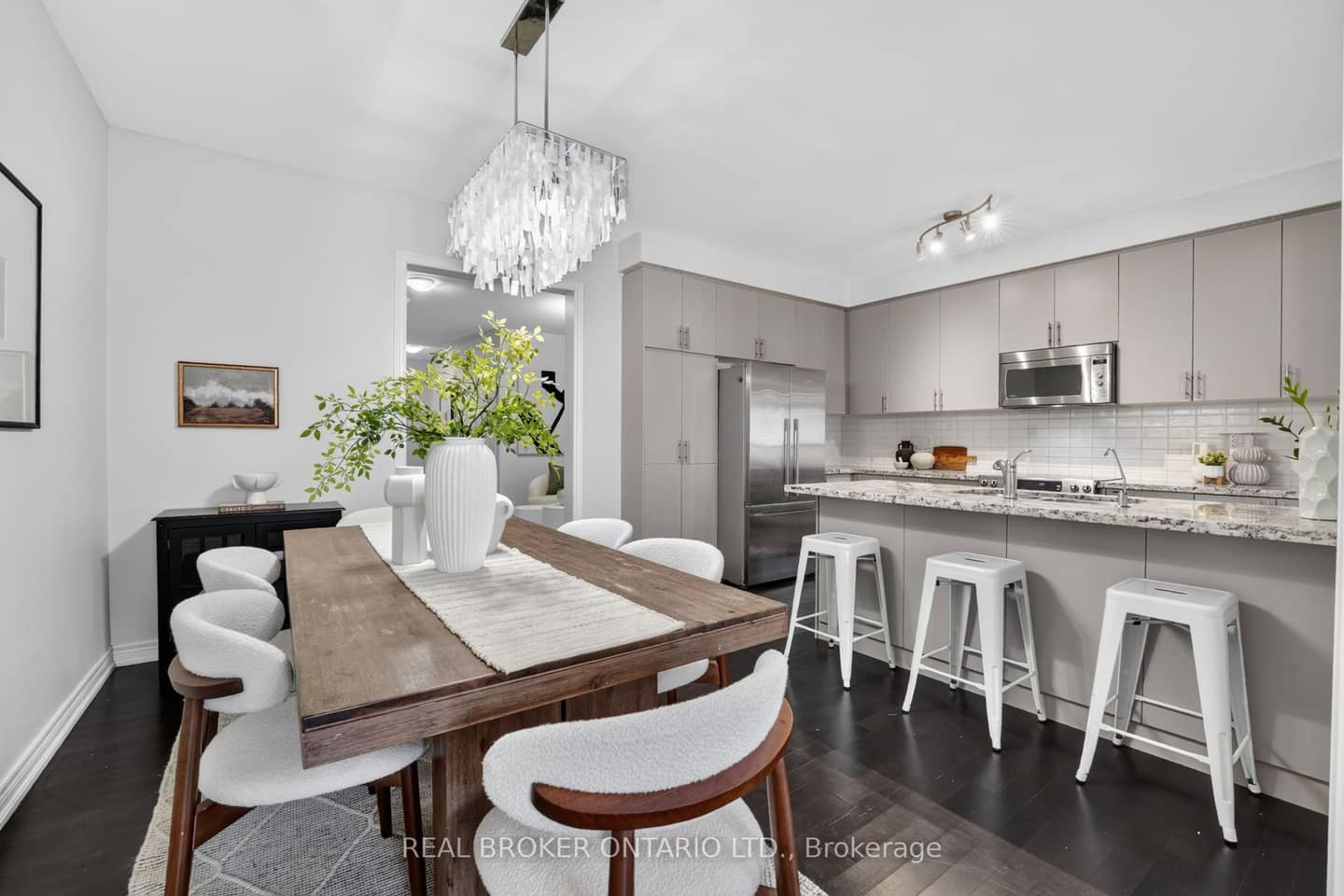 3231 Stoney Crescent, Mississauga, ON L5M 0V4
