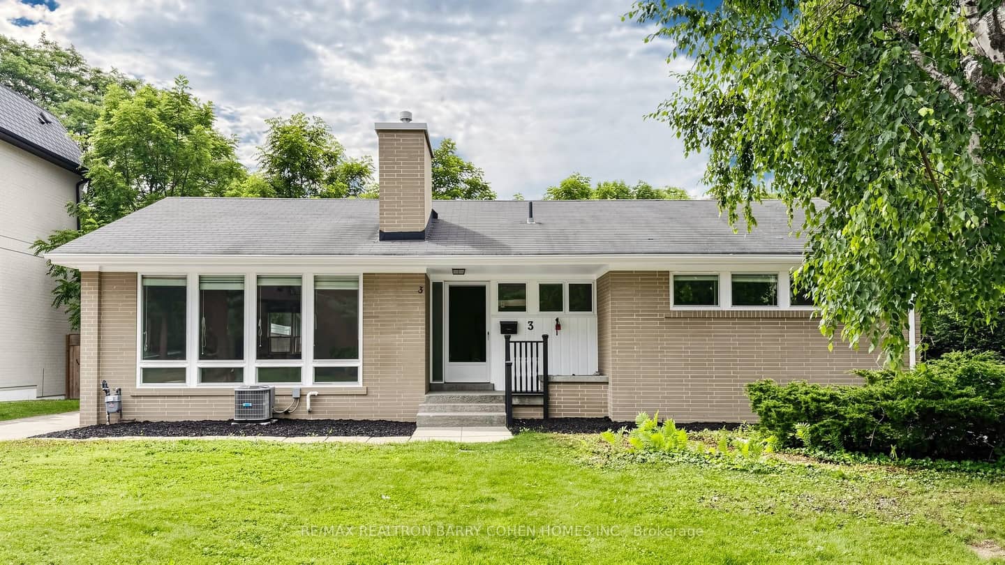 3 Greengate Road, Toronto, ON M3B 1E7