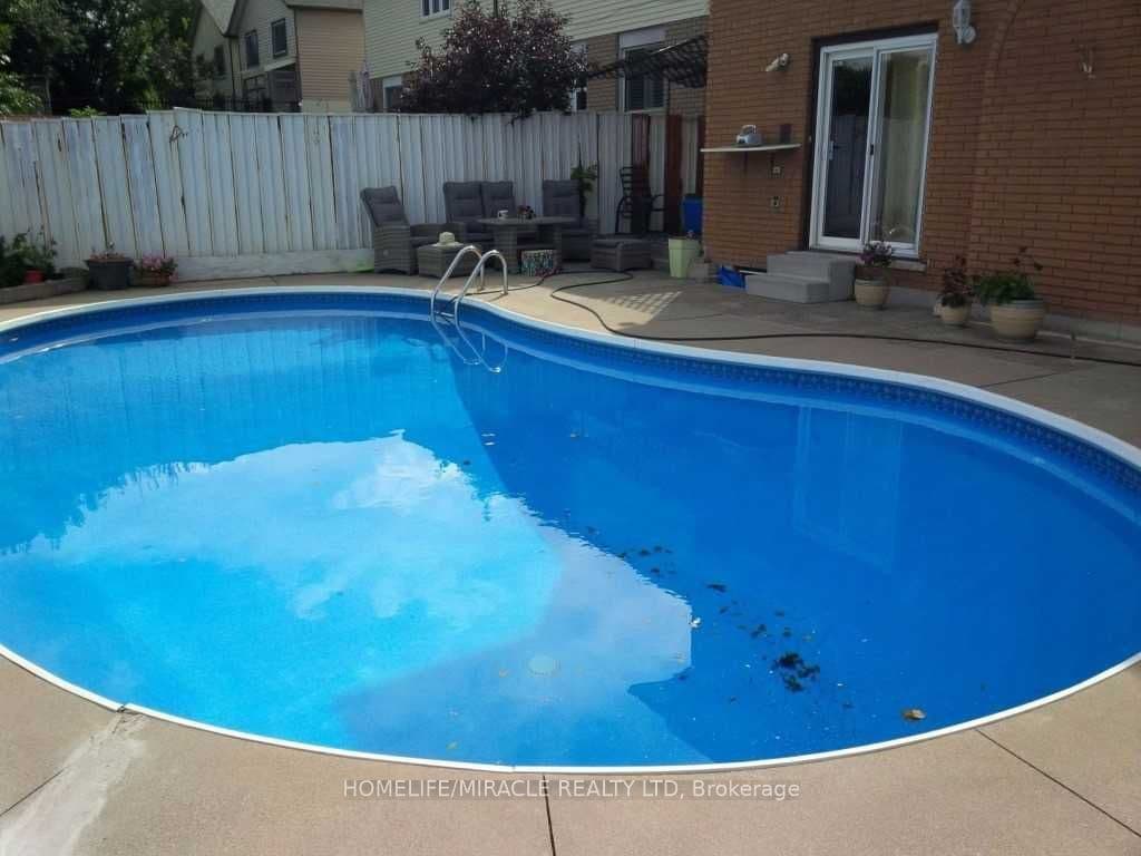 575 Upper Horning Road, Hamilton, ON L9C 7P8