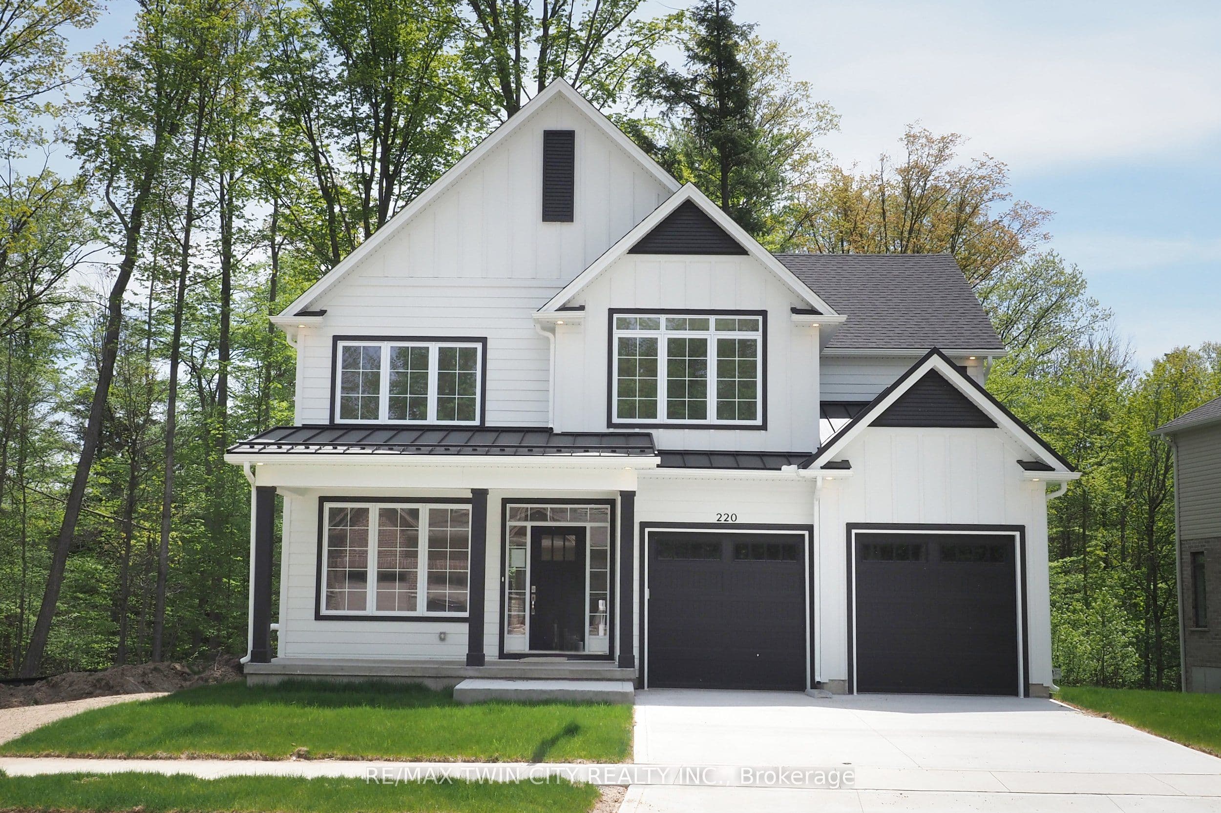 220 JEFFREY Place, Kitchener, ON N2C 2T7