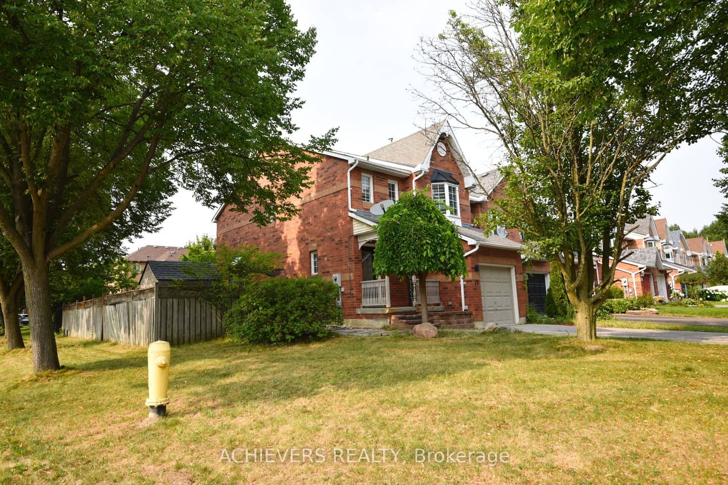 19 Mccullock Crescent, Ajax, ON L1T 3X1