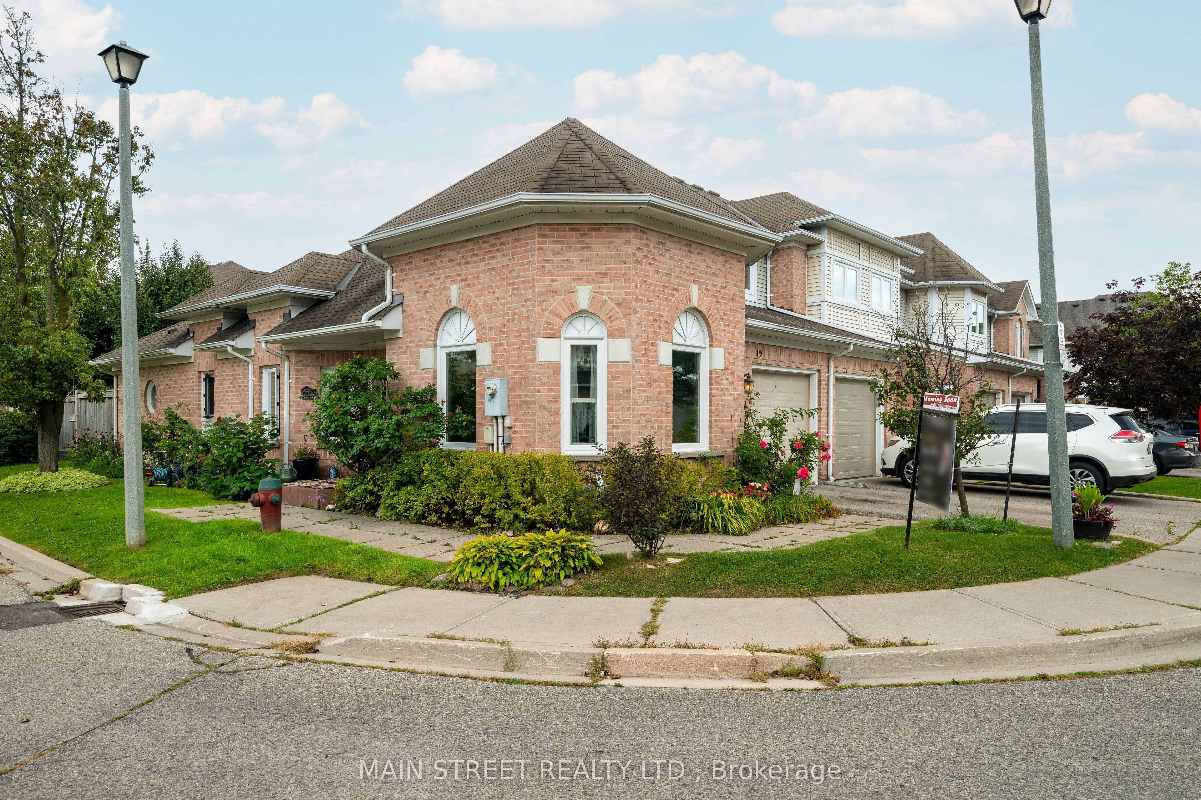 19 Wickstead Court 72, Brampton, ON L6R 1N8