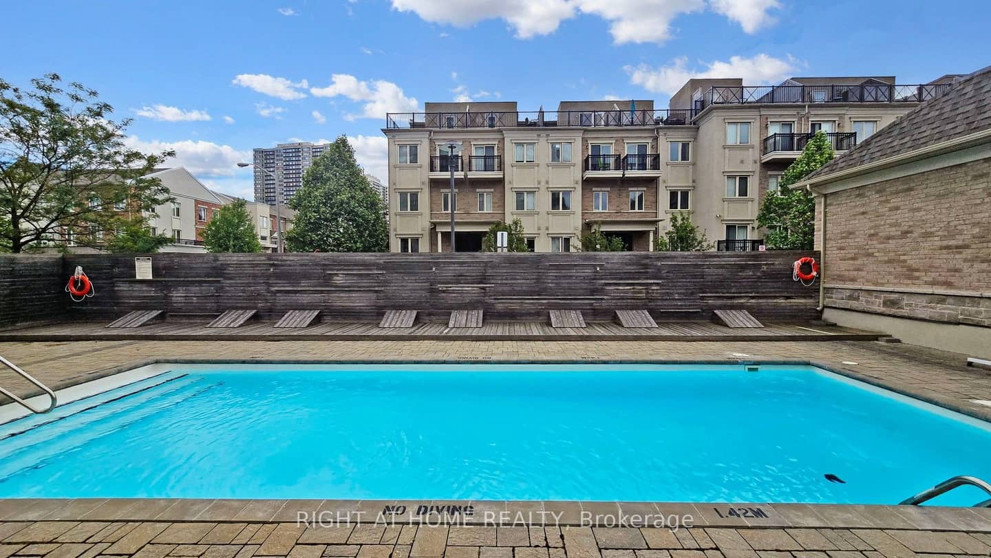 17 Coneflower Crescent 108, Toronto, ON M2R 0A5