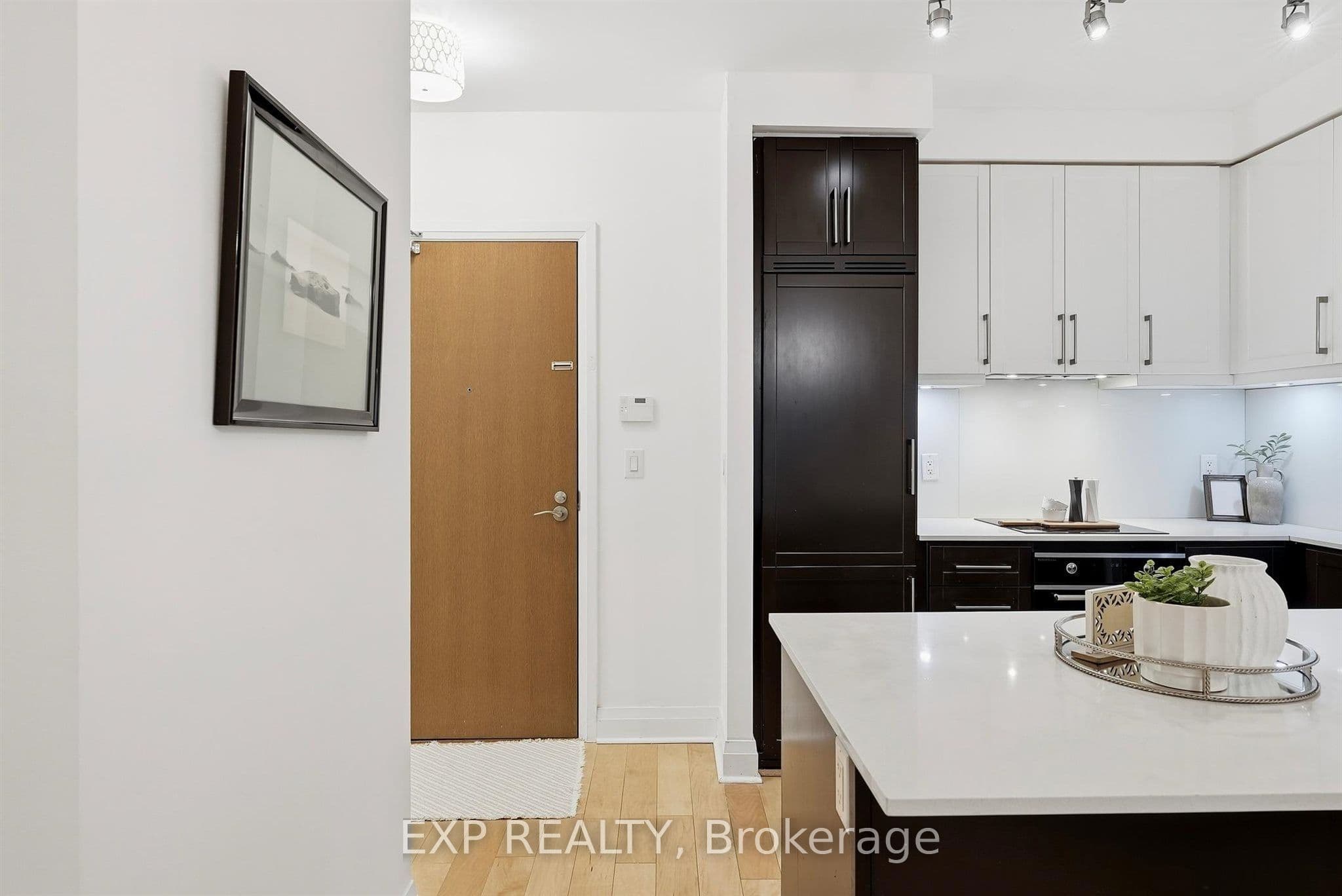 21 Clairtrell Road 213, Toronto, ON M2N 5J7