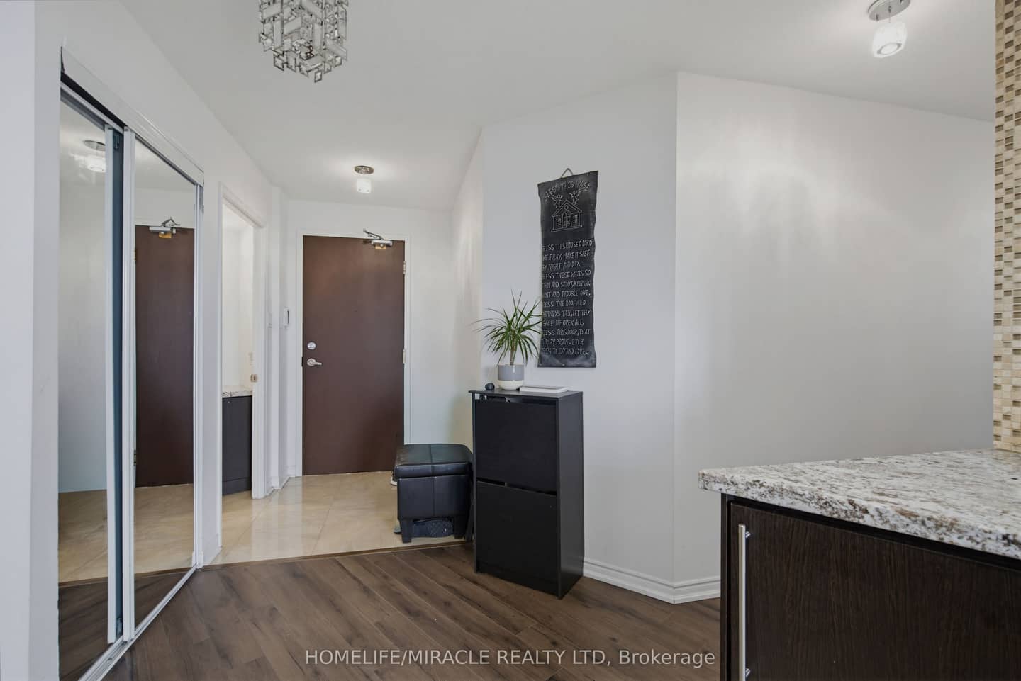 7250 Yonge Street PH211, Vaughan, ON L4J 7X1