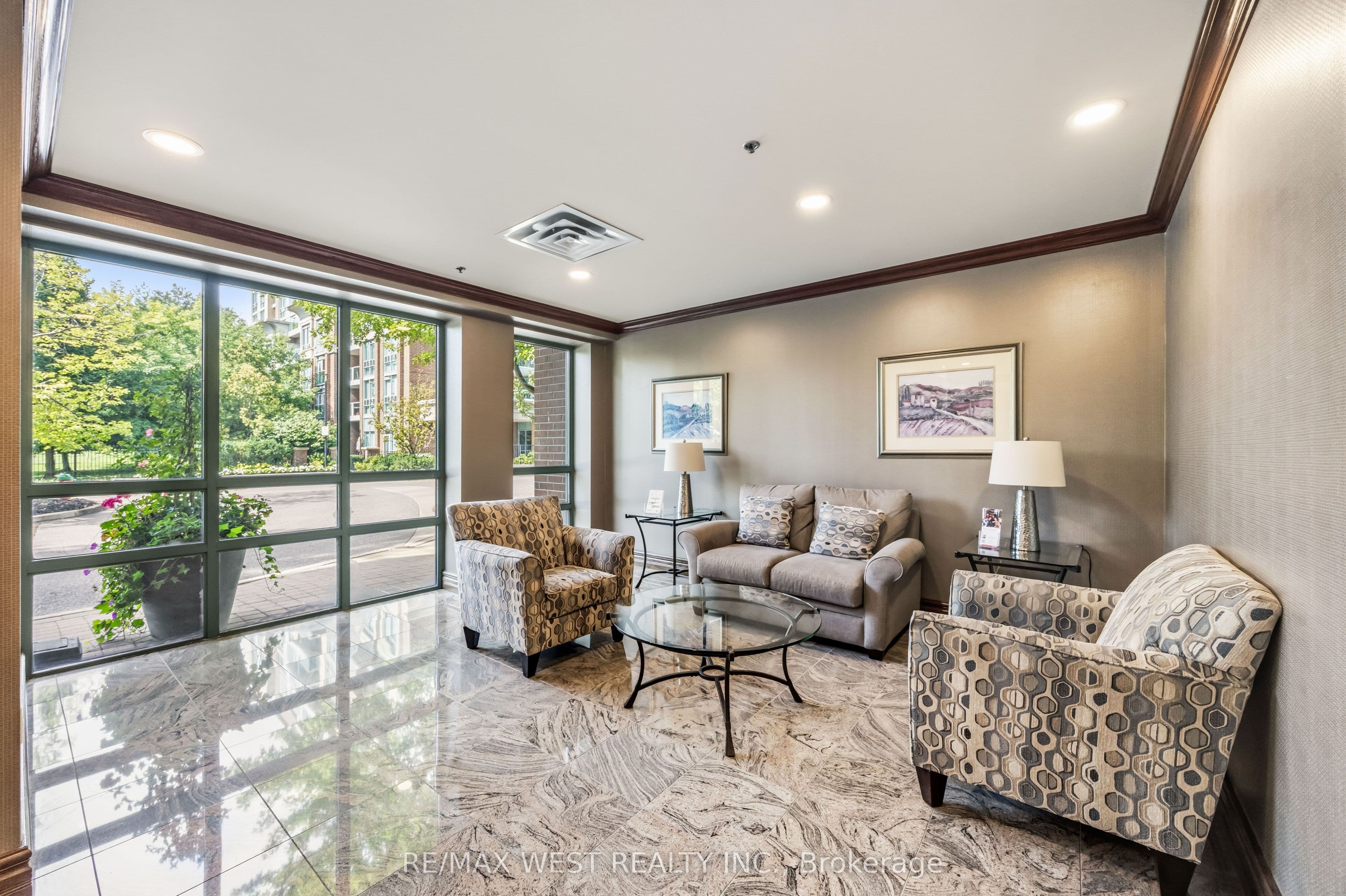 15 Michael Power Place 809, Toronto, ON M9A 5G4