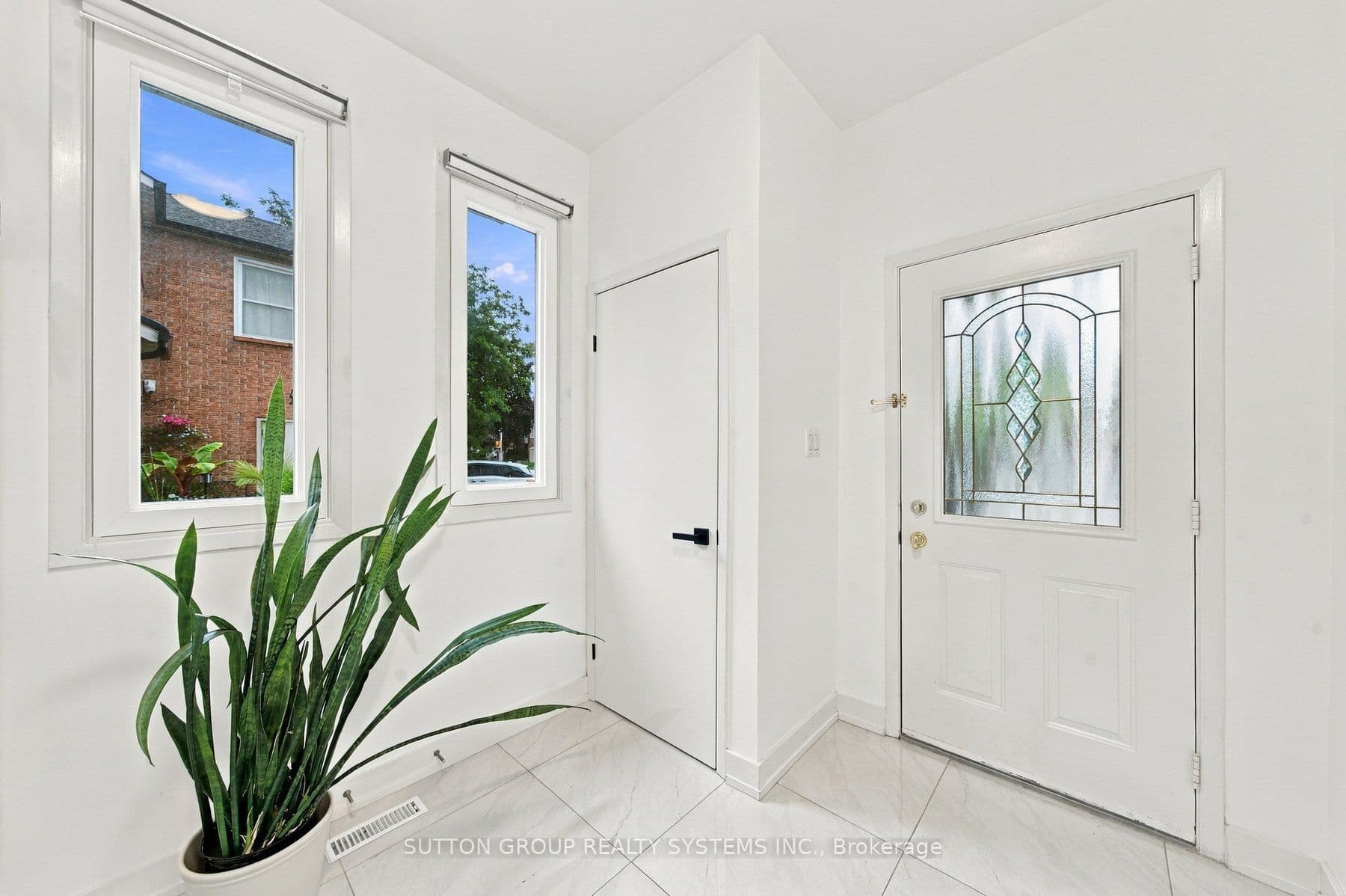 2250 Munn's Avenue, Oakville, ON L6H 3M8