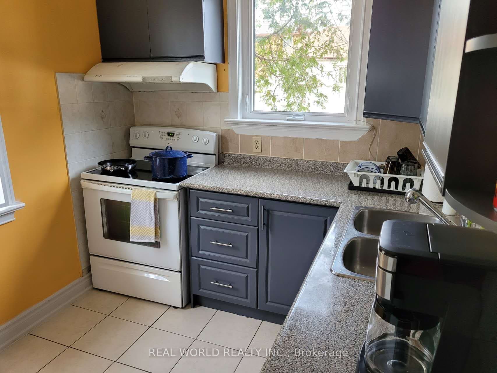 46 Connaught Avenue, Toronto, ON M2M 1G8