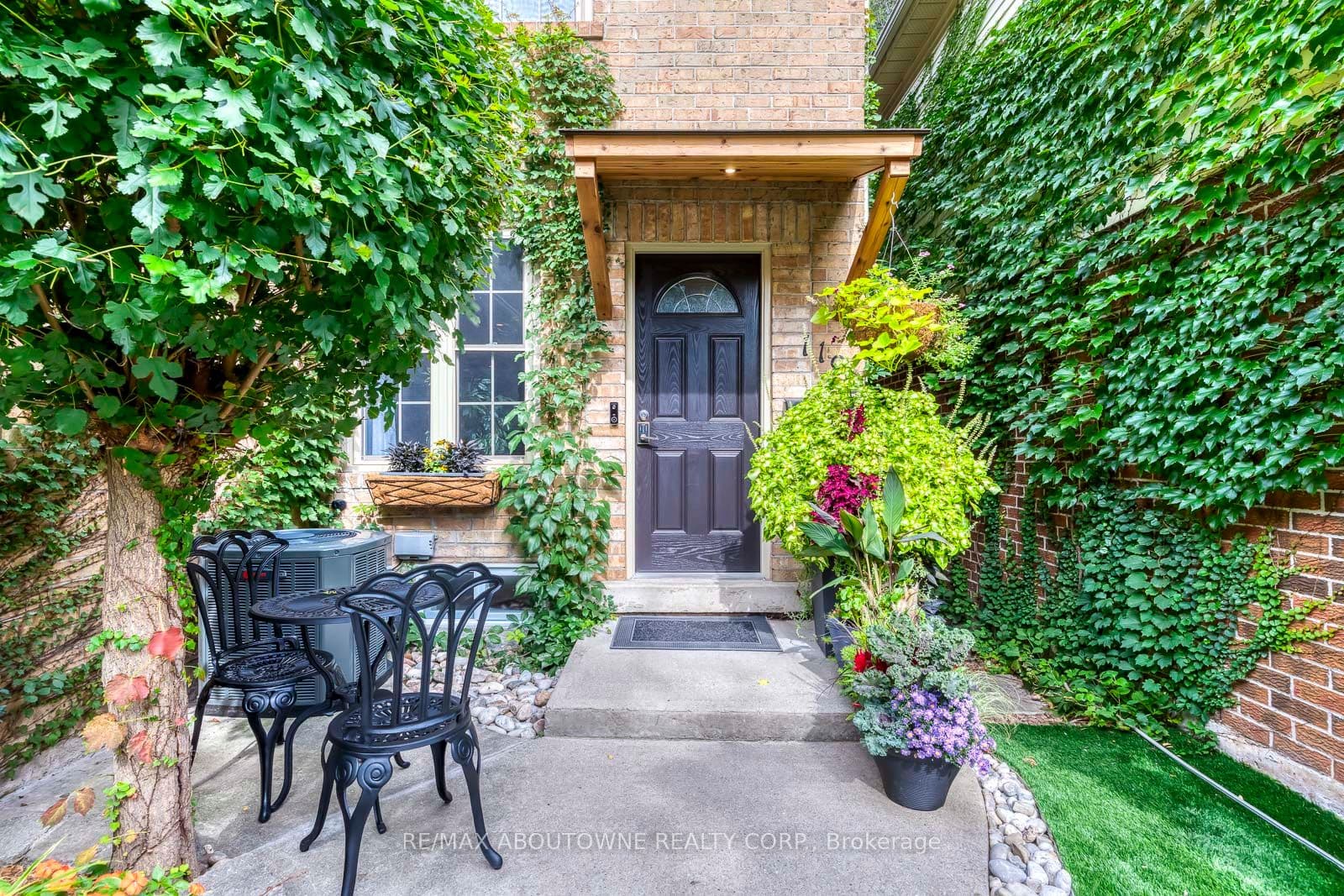 1198 Potters Wheel Crescent, Oakville, ON L6M 1J2