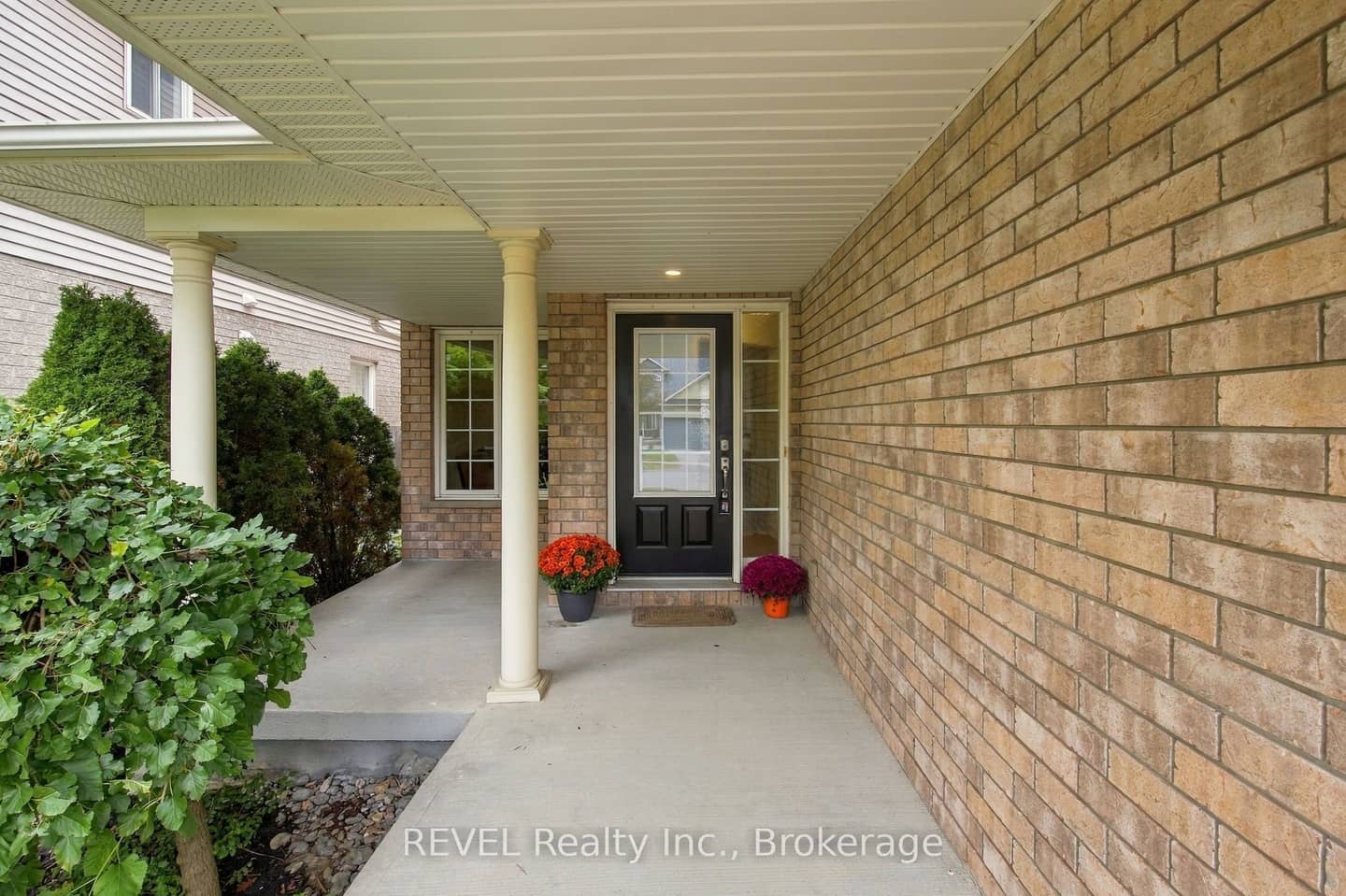 2097 Stornoway Street, Oshawa, ON L1L 1C3