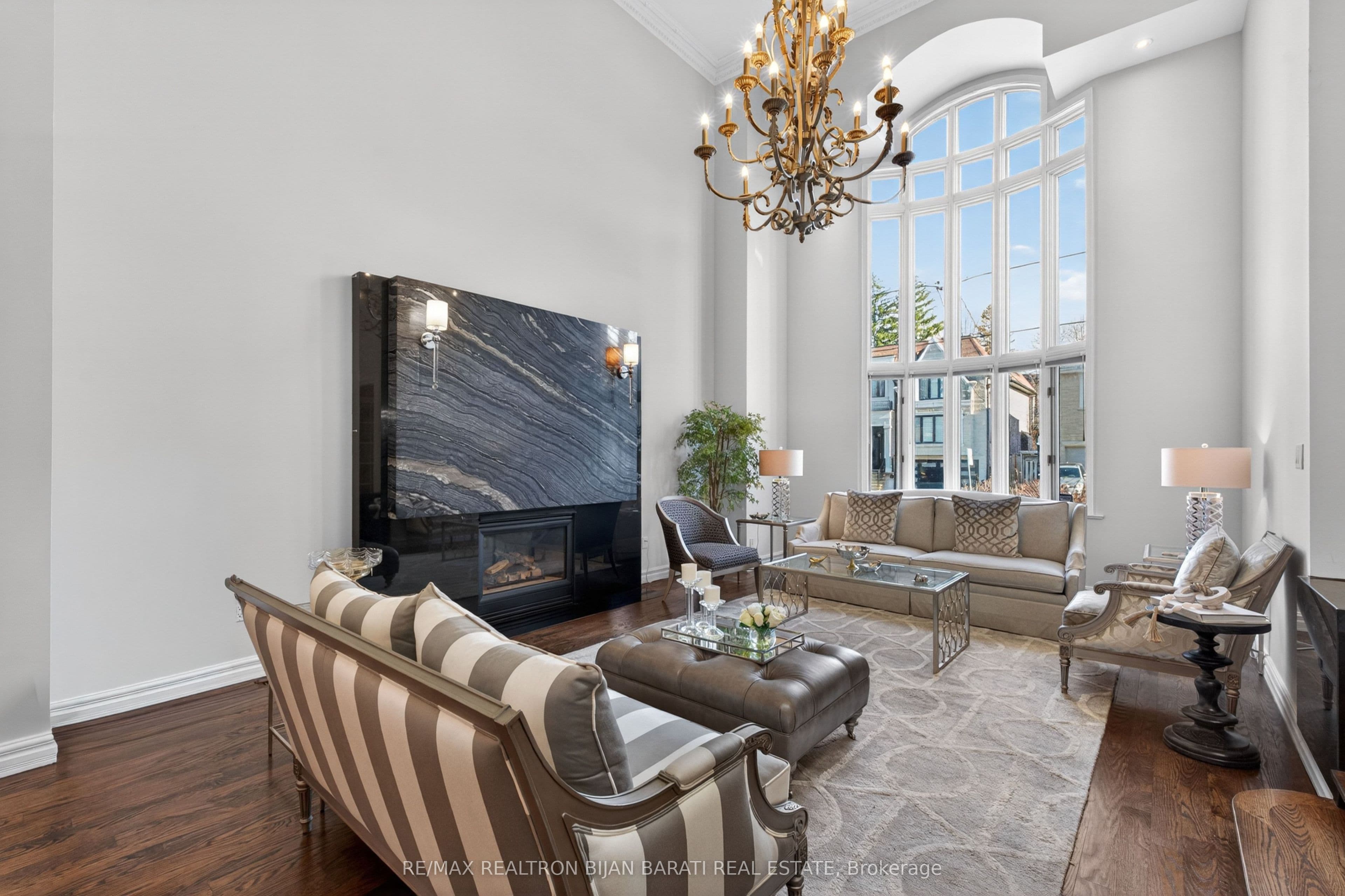 218 Hillcrest Avenue, Toronto, ON M2N 3P2