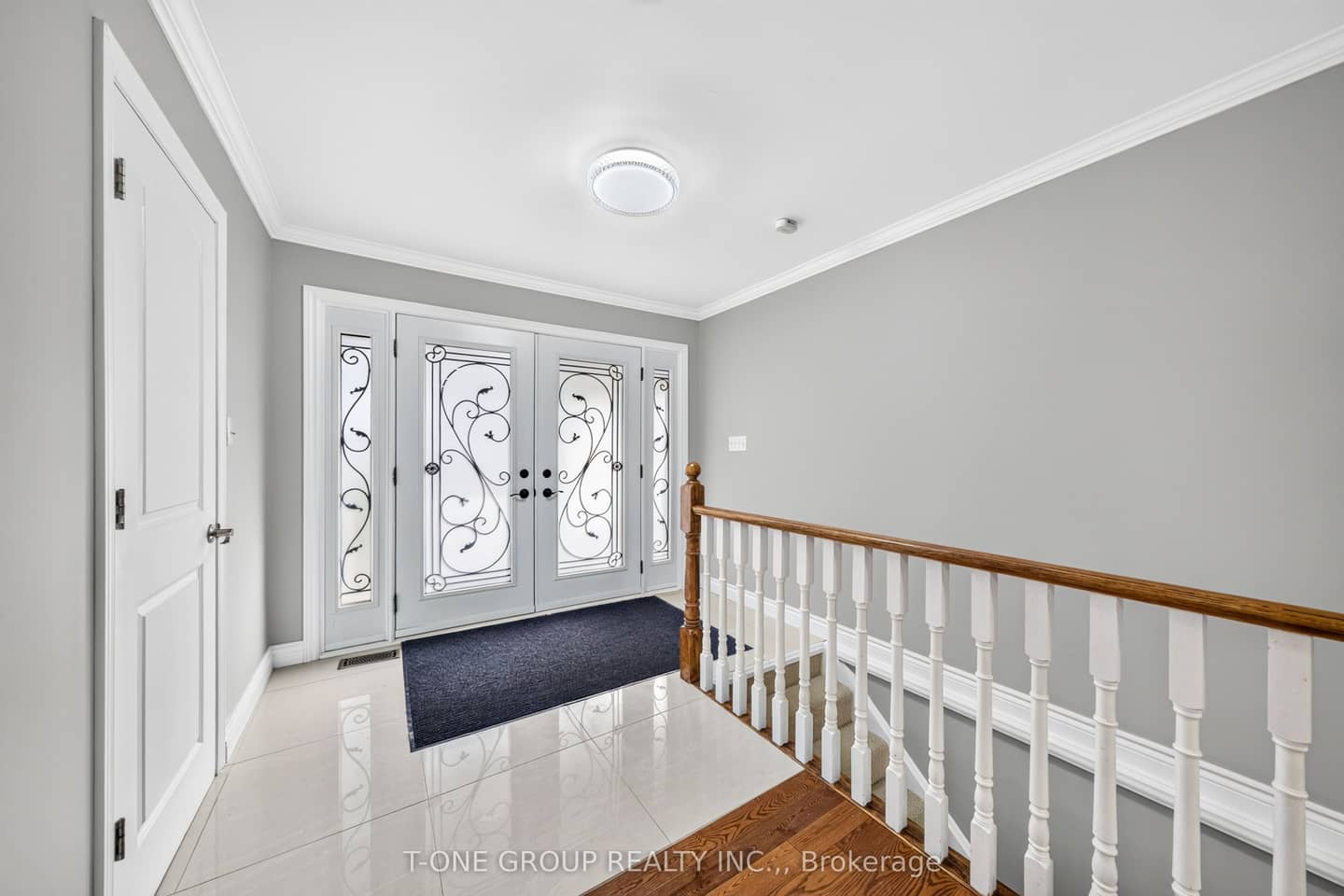 70 Hamilton Drive, Newmarket, ON L3Y 3E8