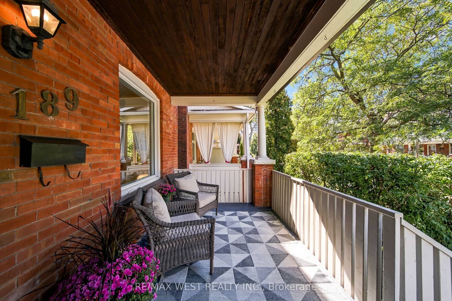189 Pacific Avenue, Toronto, ON M6P 2P6