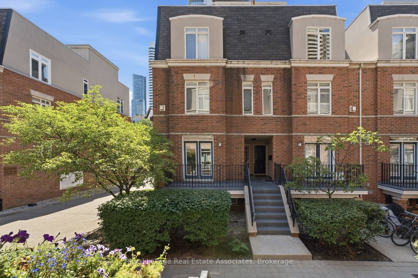 415 Jarvis Street 206, Toronto, ON M4Y 3C1