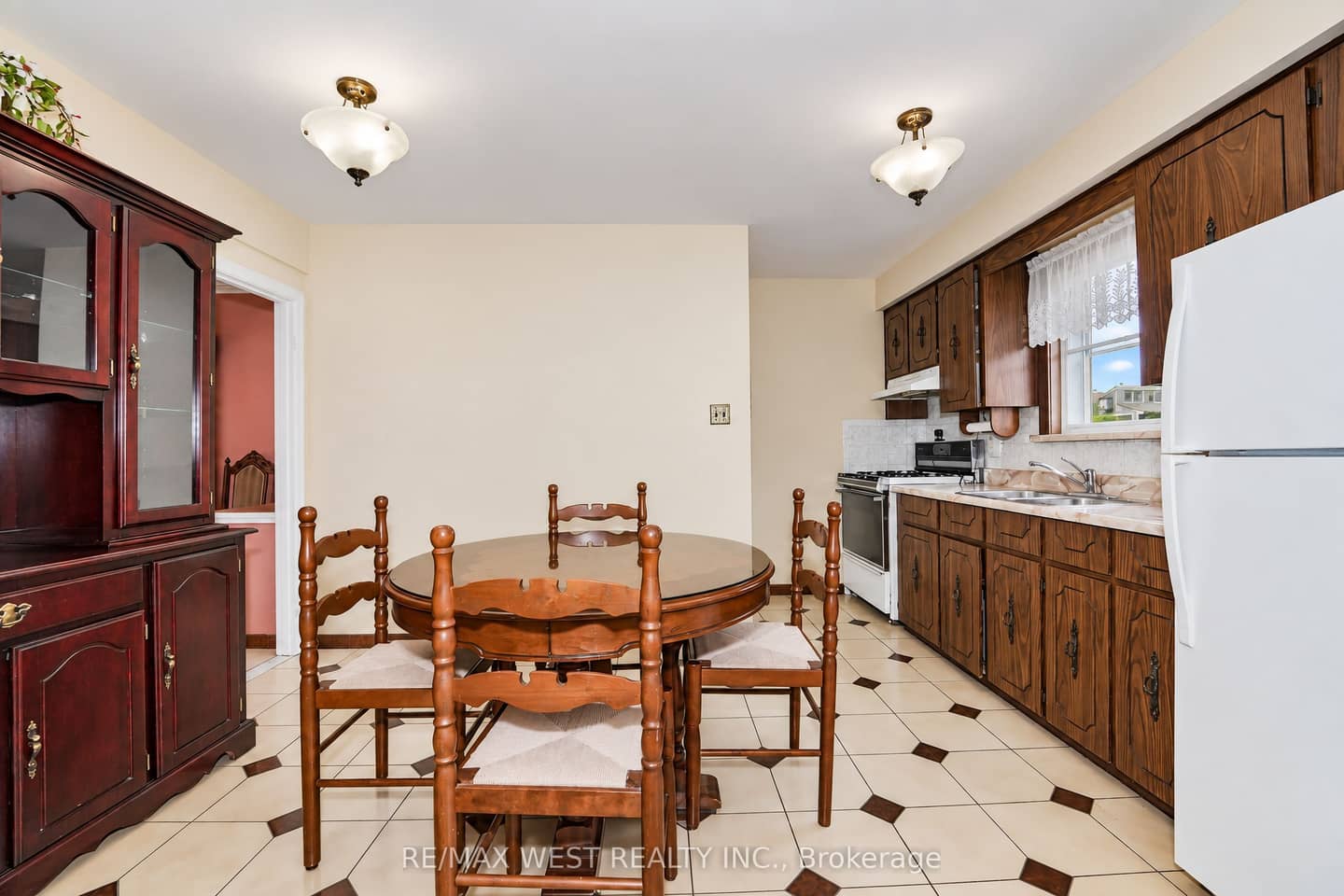 428 Maple Leaf Drive, Toronto, ON M6L 1P7