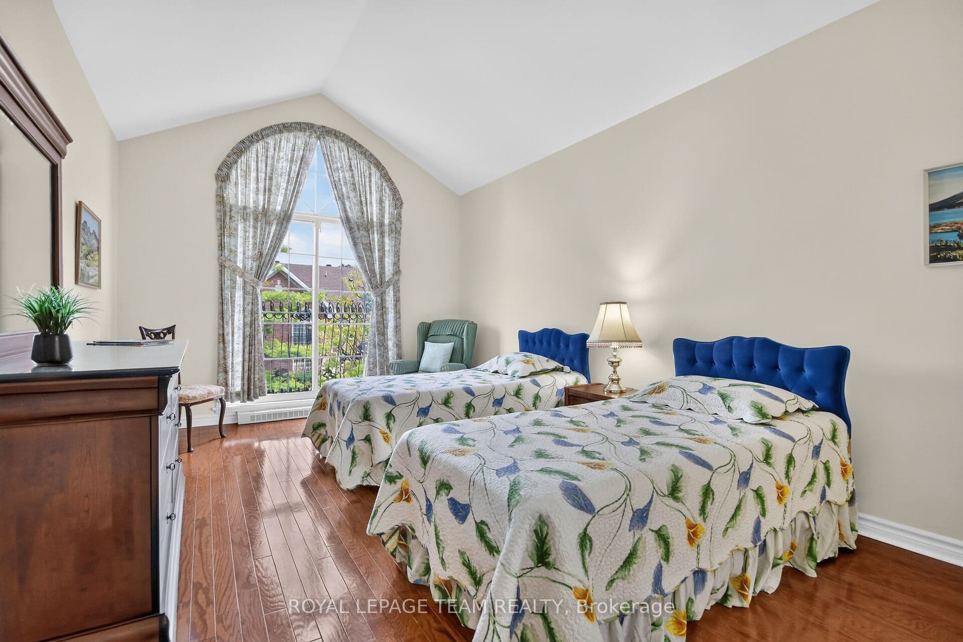 51 Robson Court 2A, Kanata, ON K2K 2W1