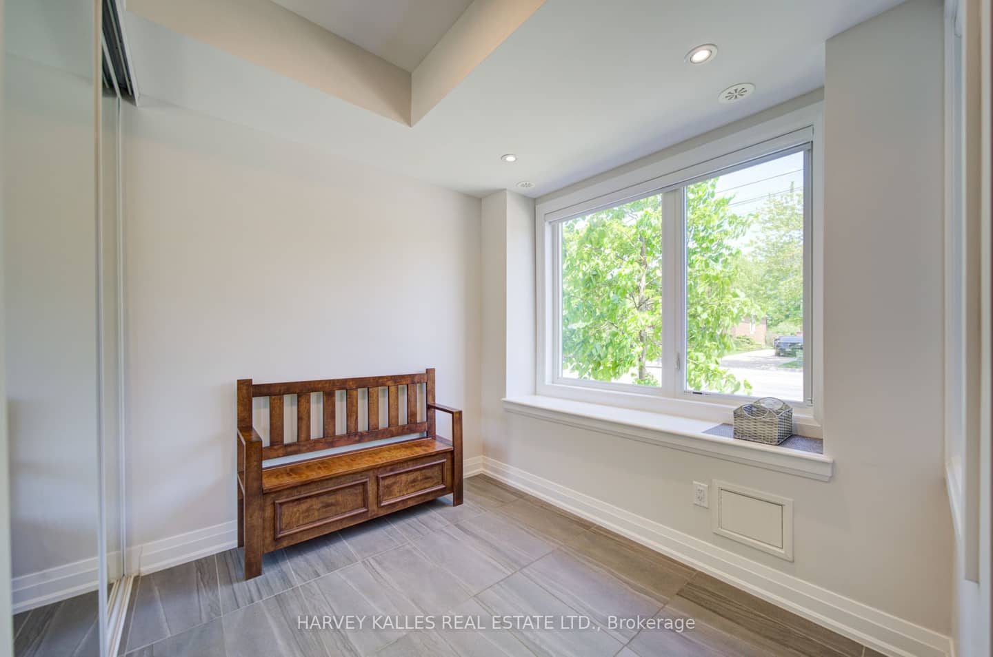 1130A Islington Avenue, Toronto, ON M8Z 0G6