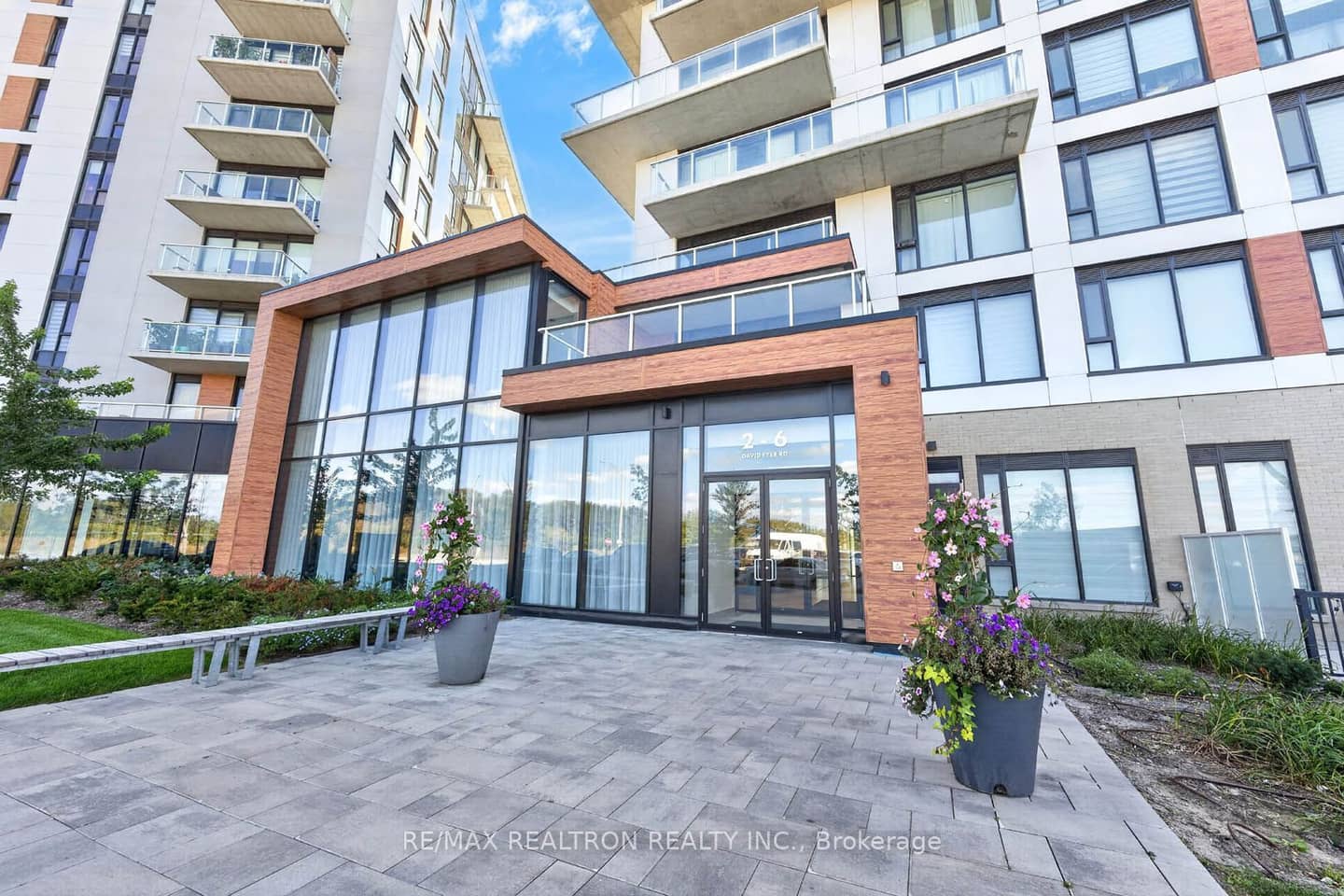 6 David Eyer Road 115, Richmond Hill, ON L4S 0N5