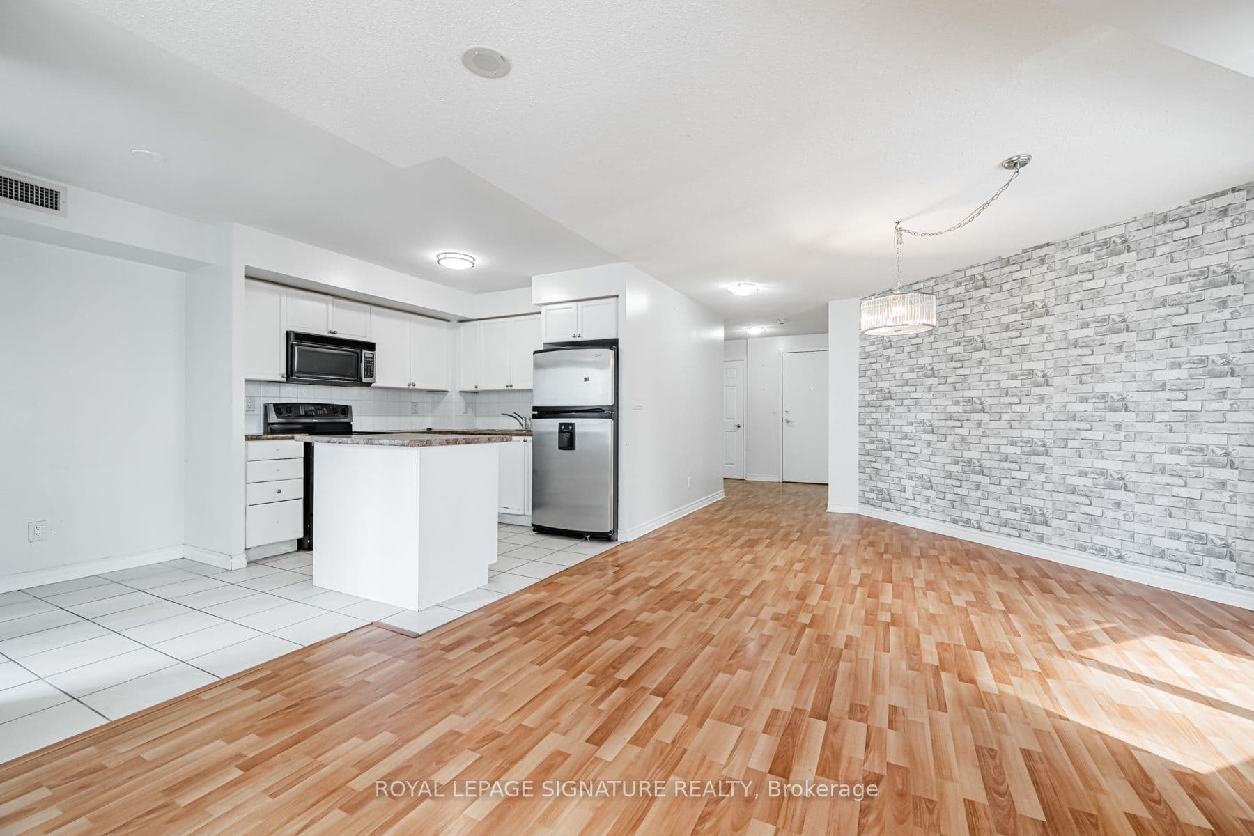 3888 Duke Of York Boulevard 525, Mississauga, ON L5B 4P5