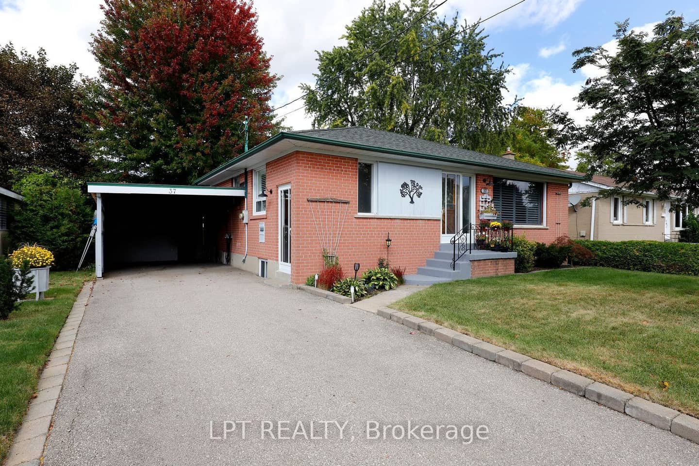 37 McGilvray Crescent W, Halton Hills, ON L7G 1L7