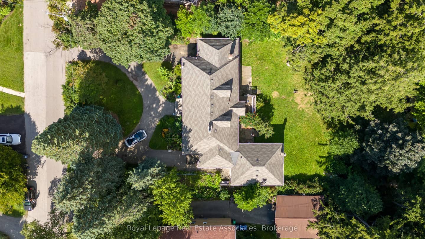 11 Ben Machree Drive, Mississauga, ON L5H 2S2