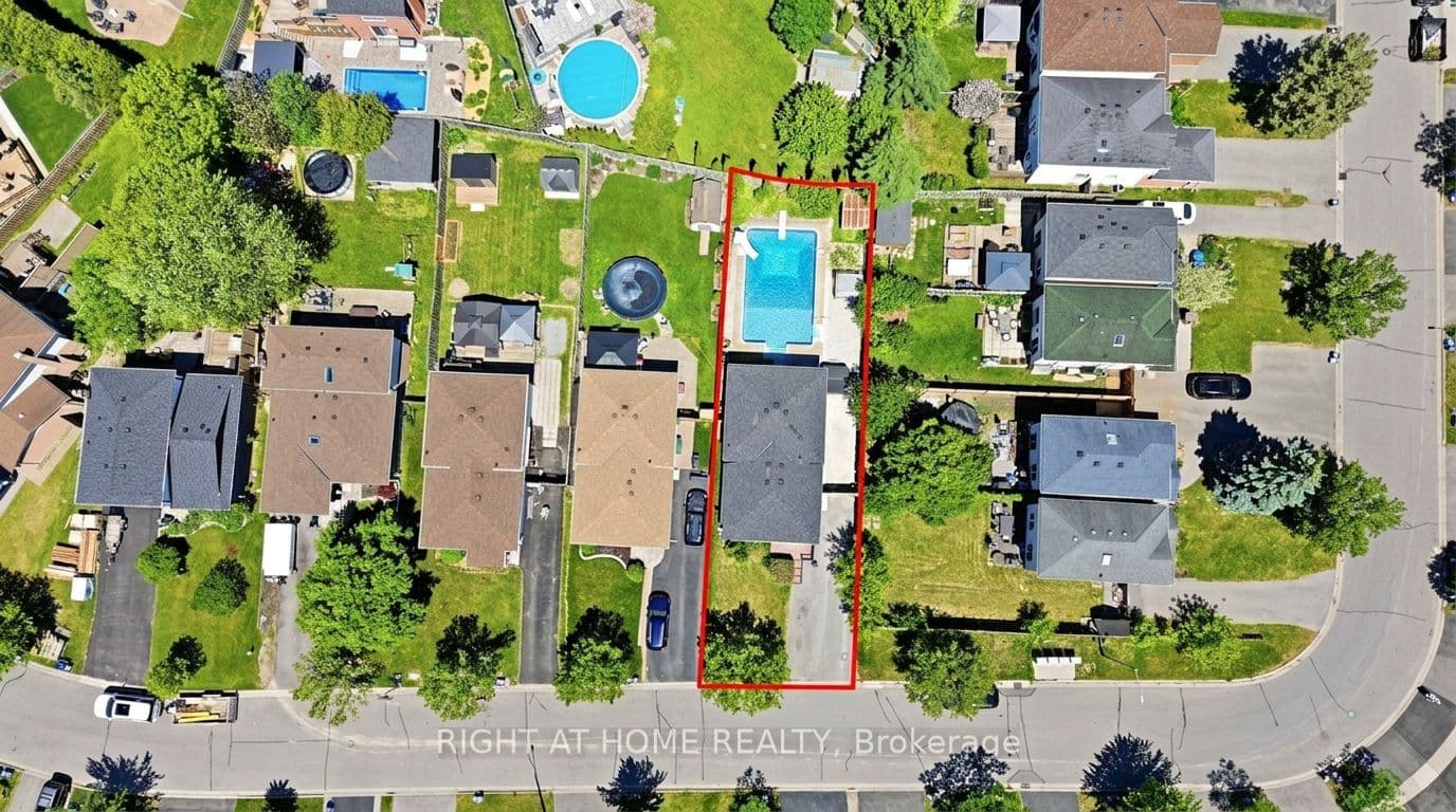 68 Overbank Drive, Oshawa, ON L1J 7Y8
