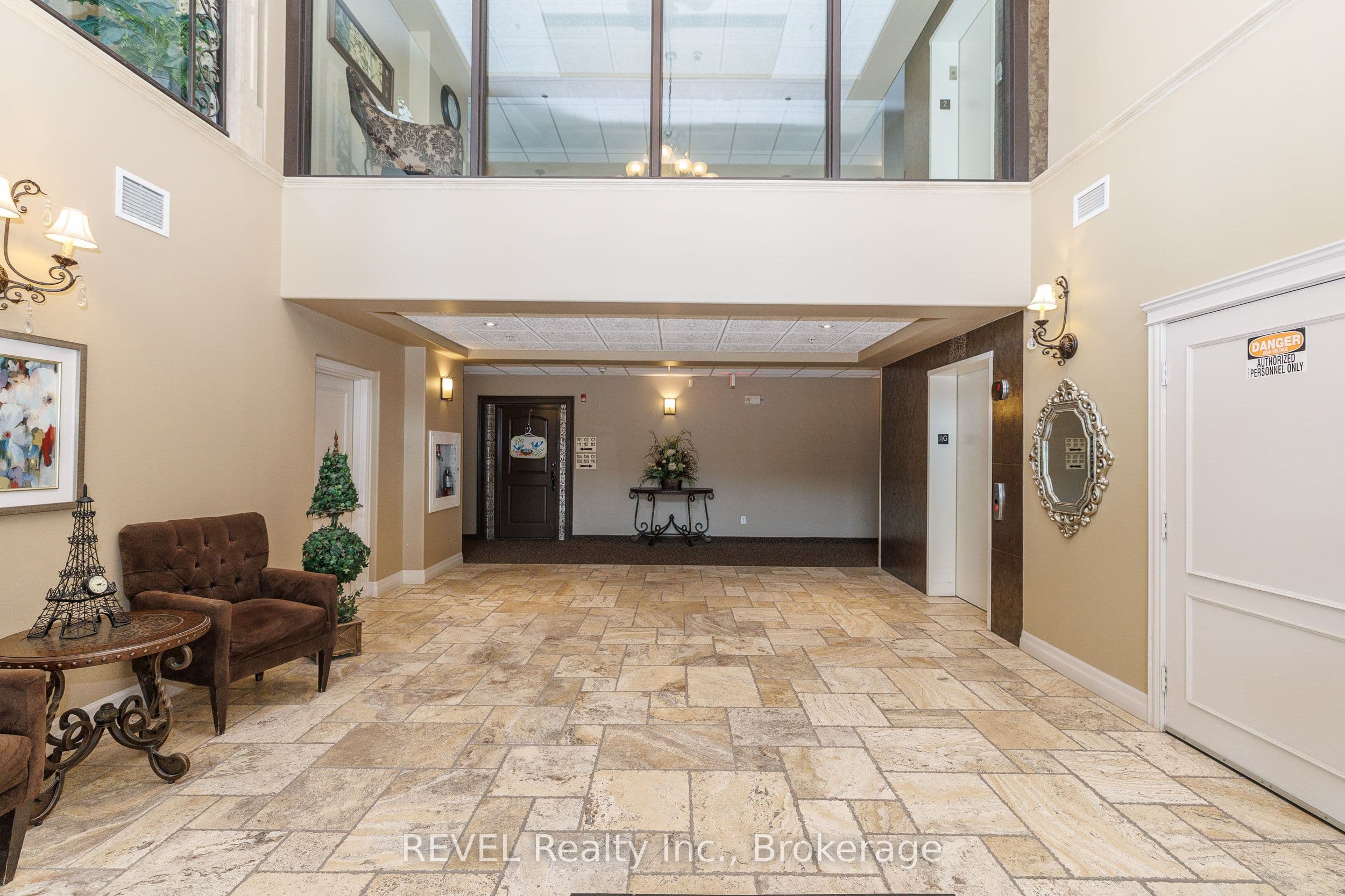 2799 St. Paul Avenue 212, Niagara Falls, ON L2J 2L3