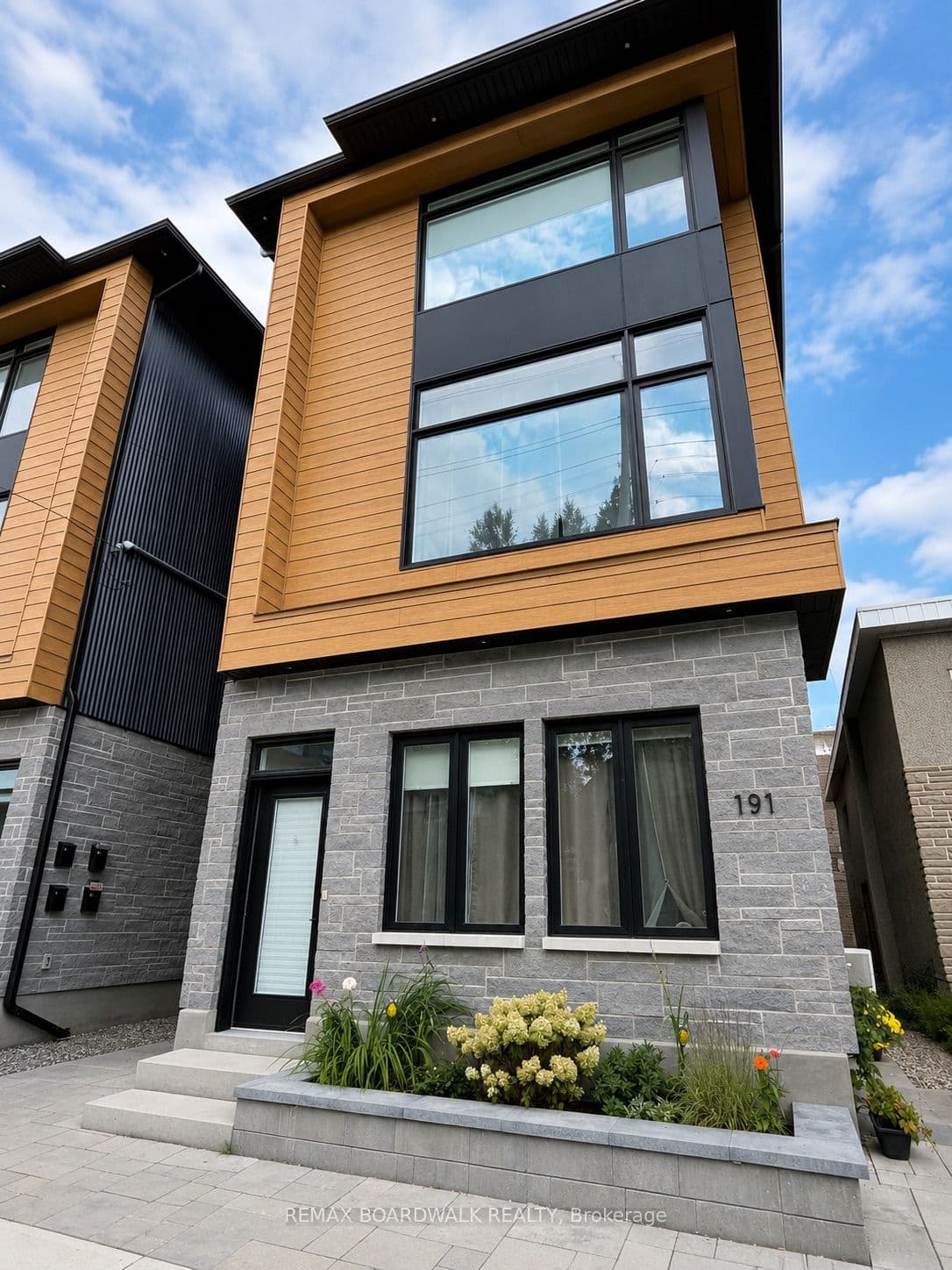 191 Hinchey Avenue 2B, West Centre Town, ON K1Y 1L6