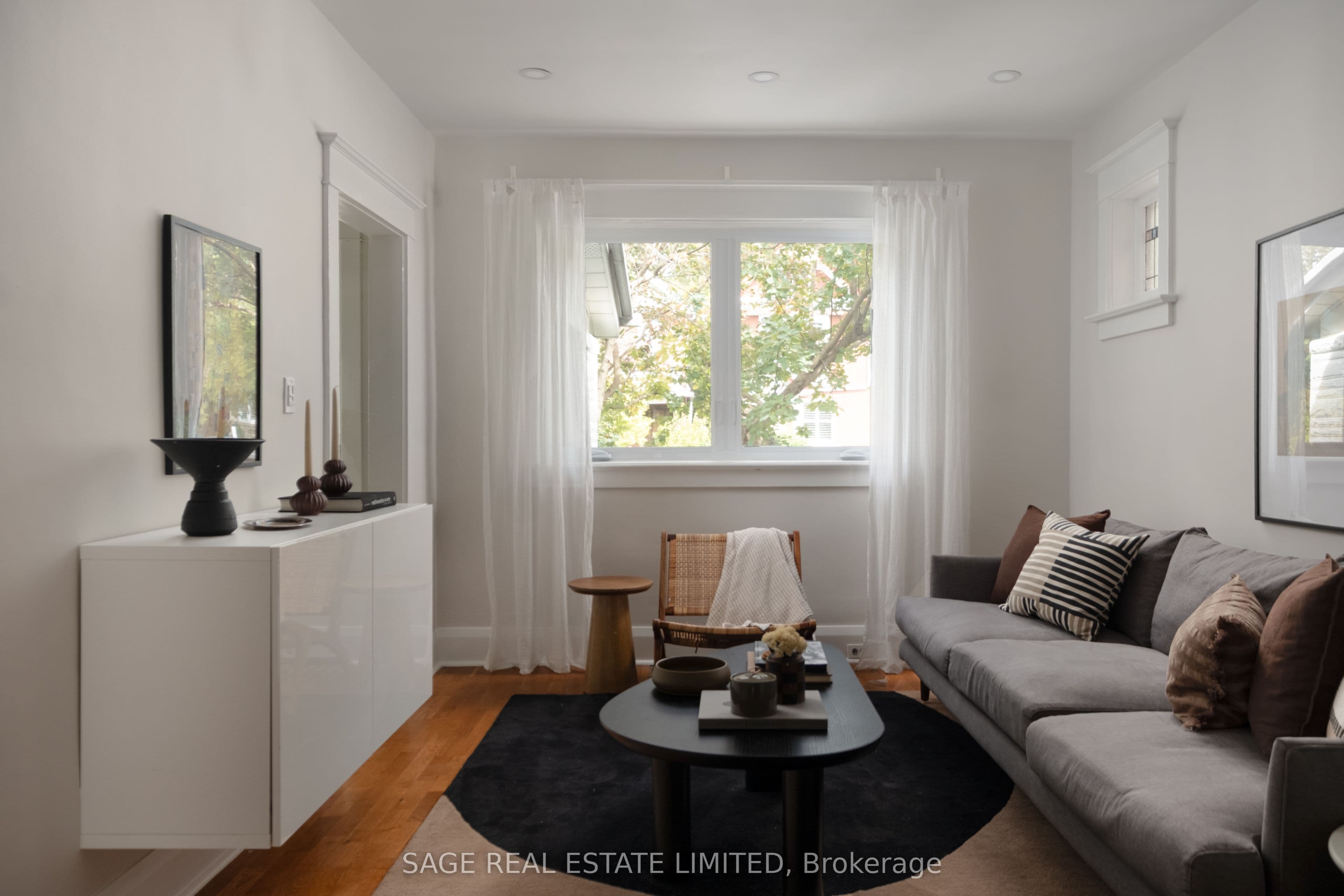 74 Barrington Avenue, Toronto, ON M4C 4Z1