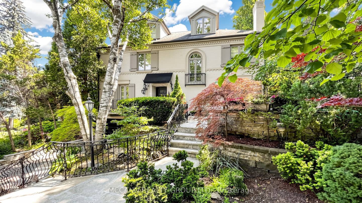 27 Strathgowan Crescent, Toronto, ON M4N 2Z6