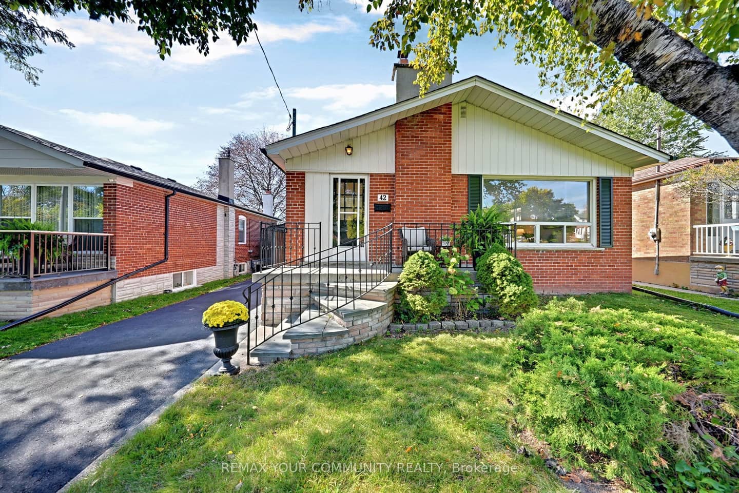42 Beacon Road, Toronto, ON M1P 1G7