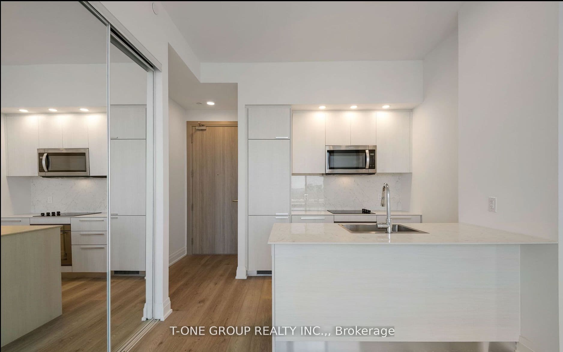 75 Canterbury Place Ph107, Toronto, ON M2N 0L2