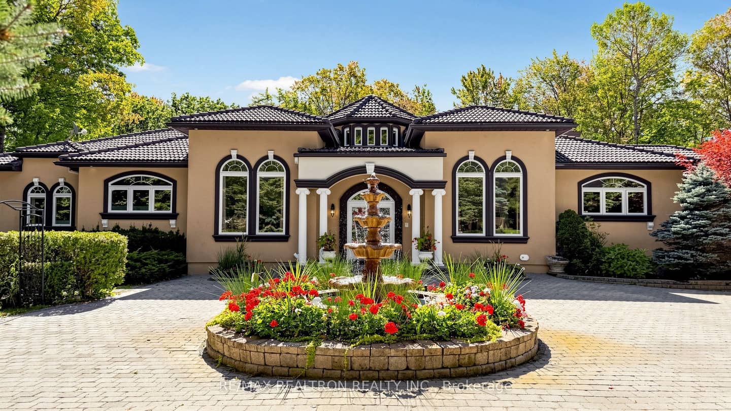 38 Bridgewater Drive, Richmond Hill, ON L4E 3N4