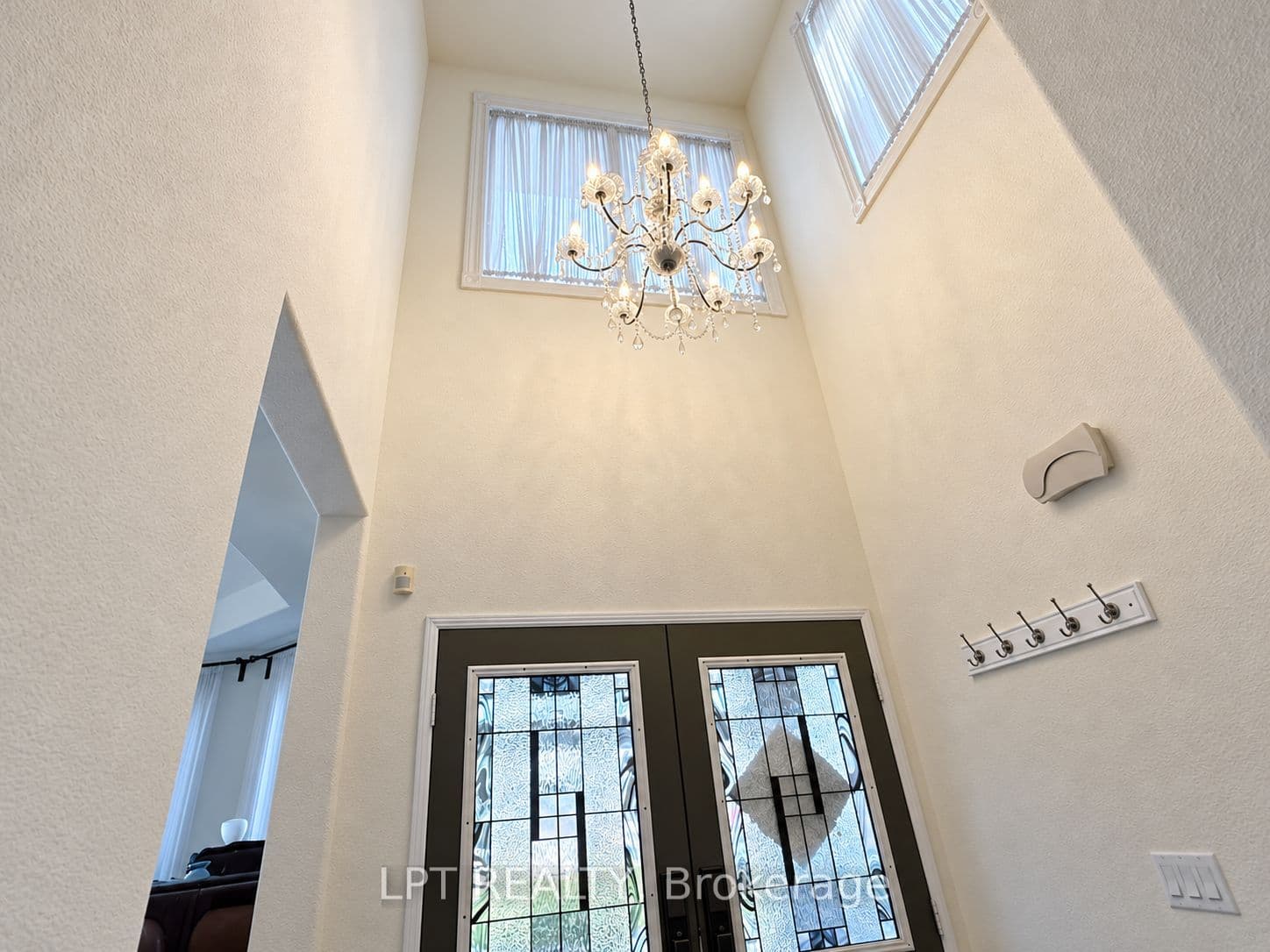 1 Saxony Drive, Markham, ON L6C 2B2