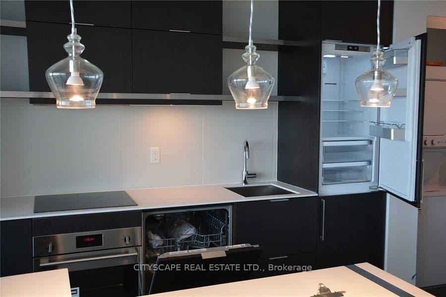 197 Yonge Street 4810, Toronto, ON M5B 1M4