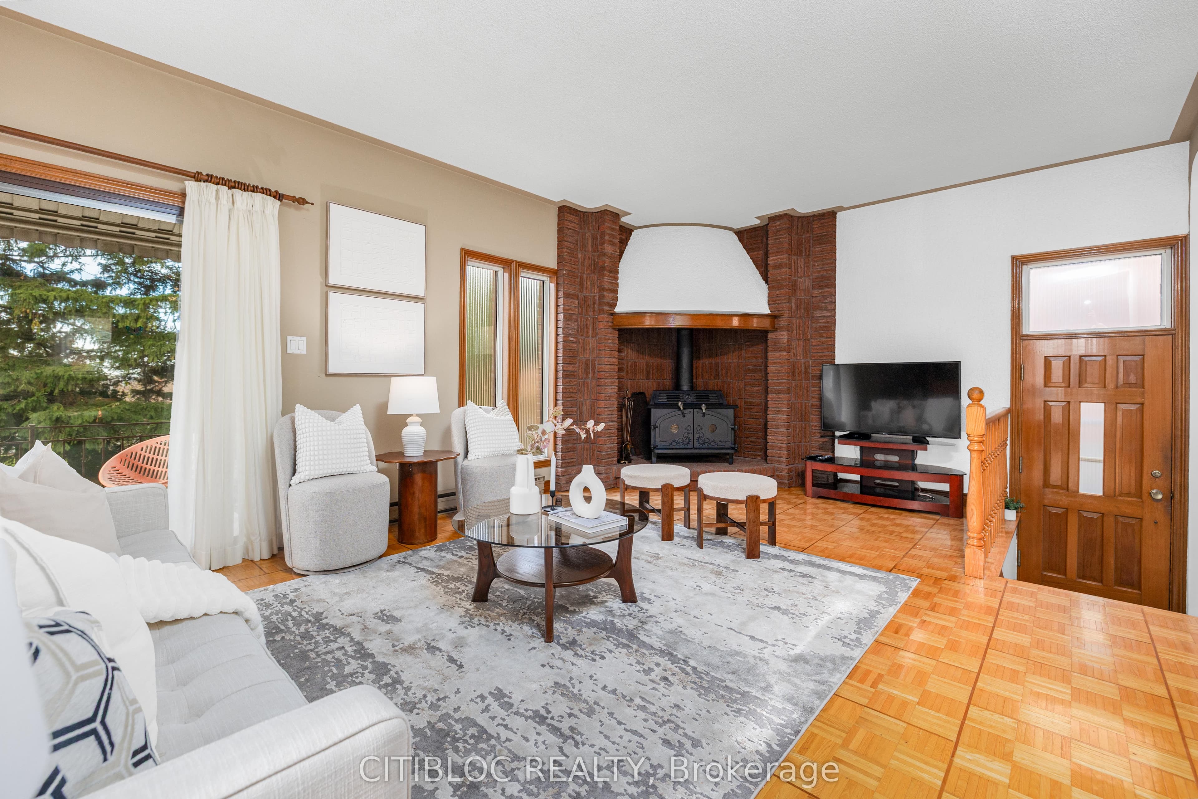 74 Erie Street, Toronto, ON M6L 2R2