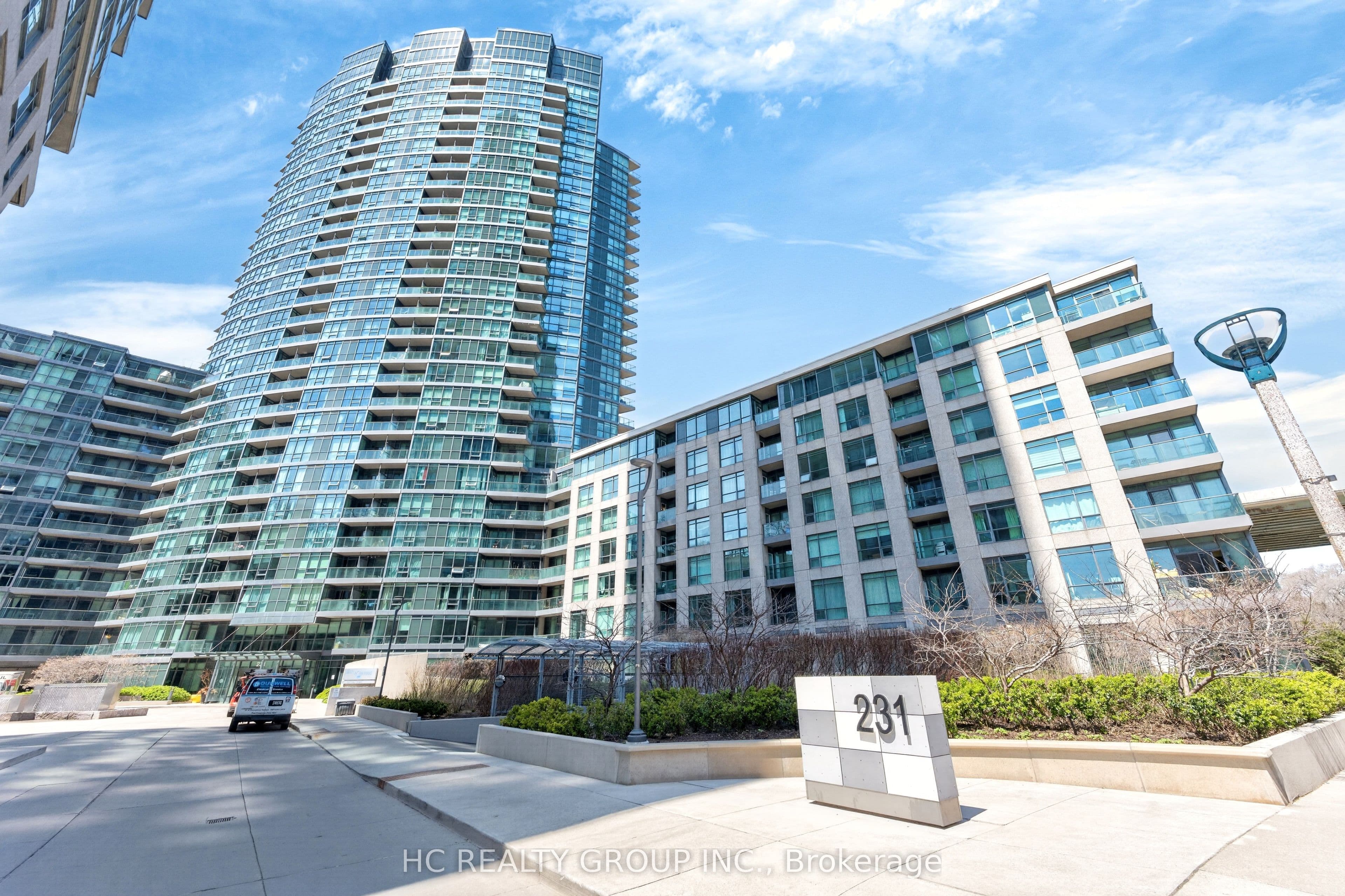 231 Fort York Boulevard 121, Toronto, ON M5V 1B2