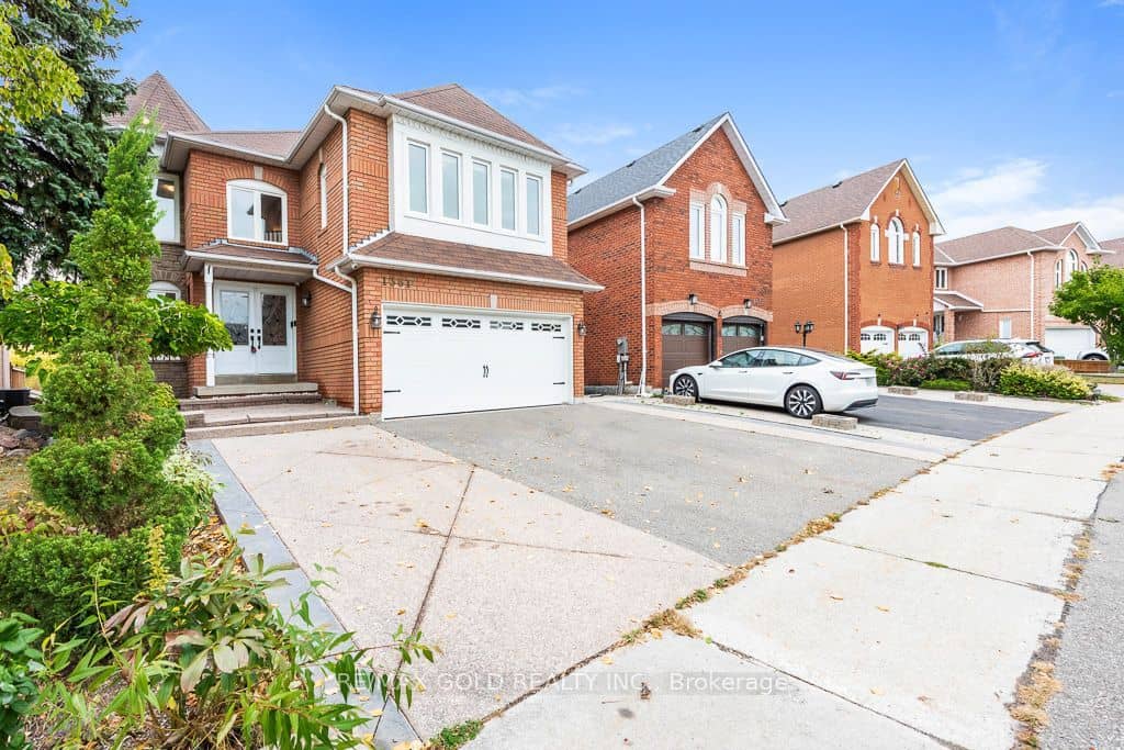 1361 Daniel Creek Road, Mississauga, ON L5V 1V3