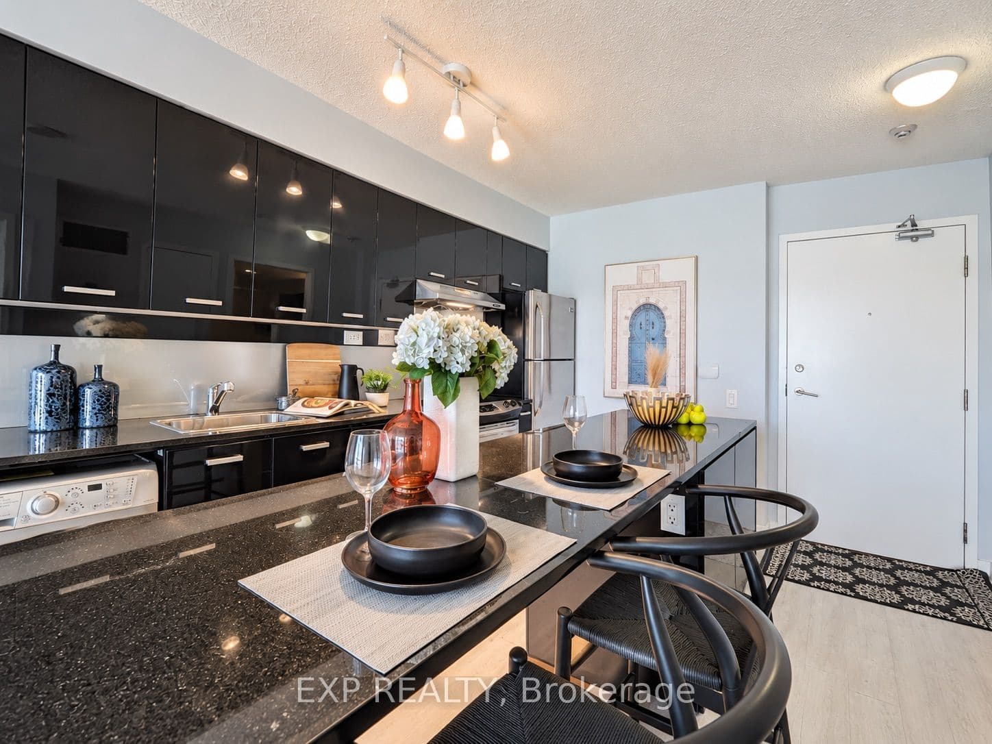 19 Singer Court 1612, Toronto, ON M2K 0B2
