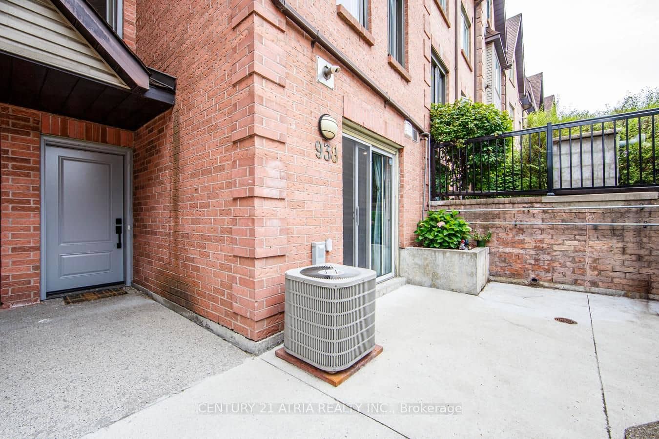 75 Weldrick Road E 938, Richmond Hill, ON L4C 0H9
