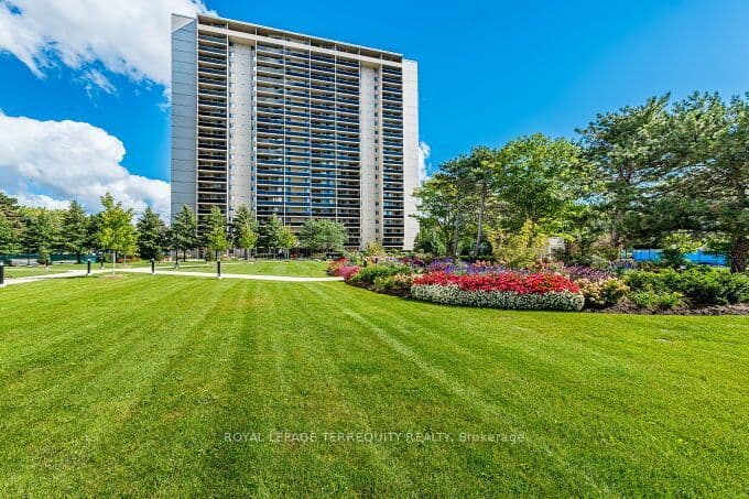 812 Burnhamthorpe Road 1102, Toronto, ON M9C 4W1