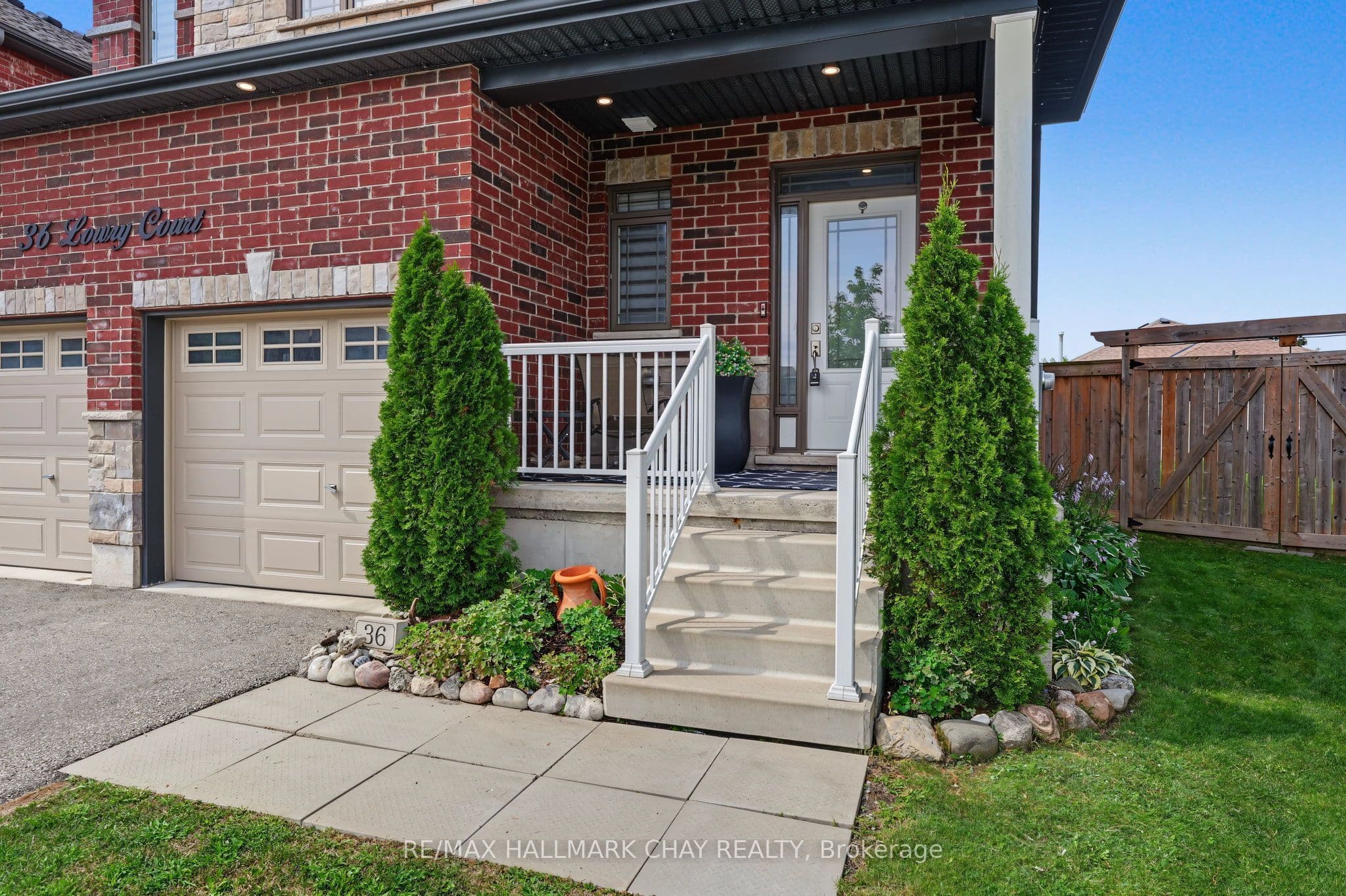 36 Lowry Court, Barrie, ON L4N 7N3