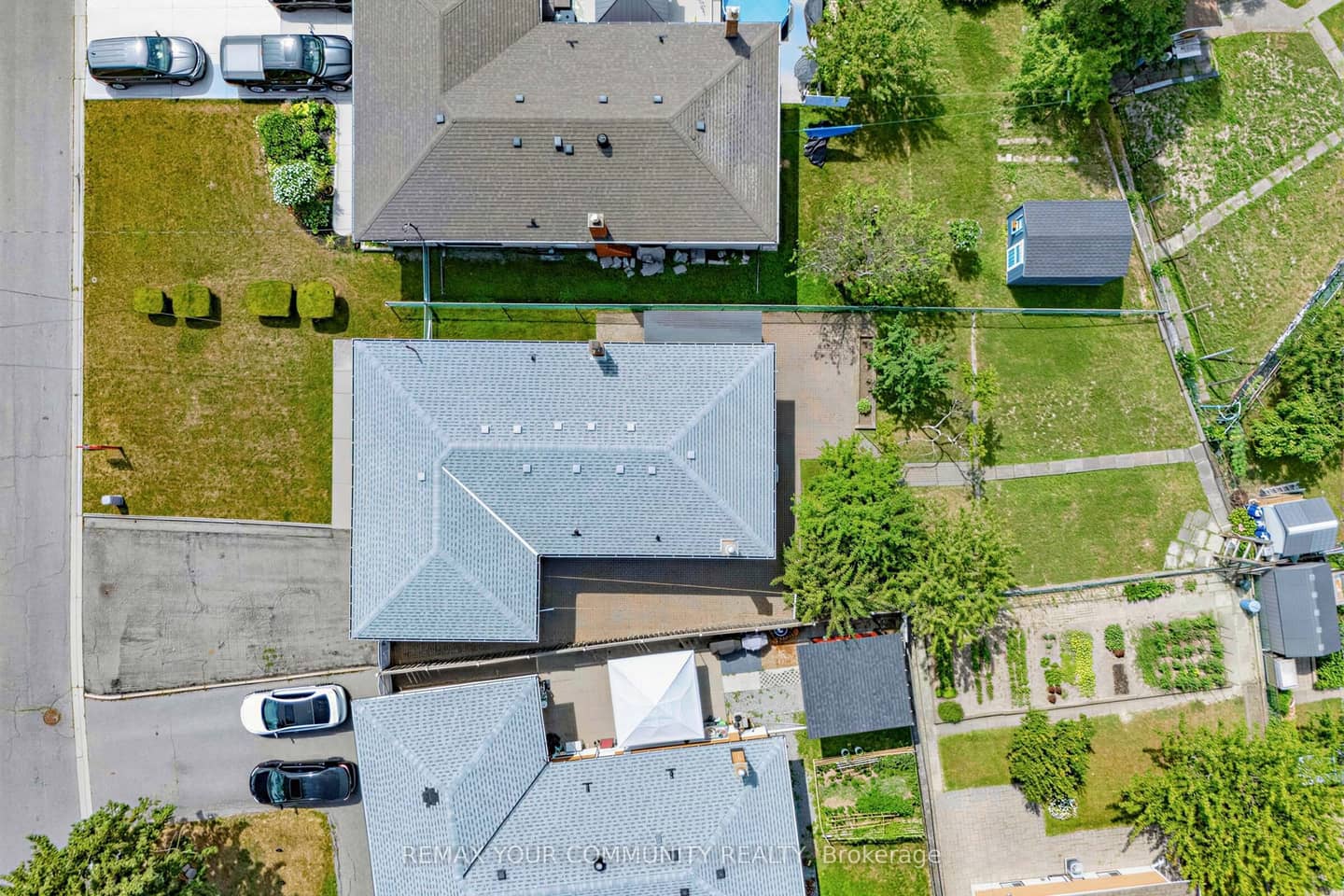 20 Linthurst Avenue, Toronto, ON M3M 1P2