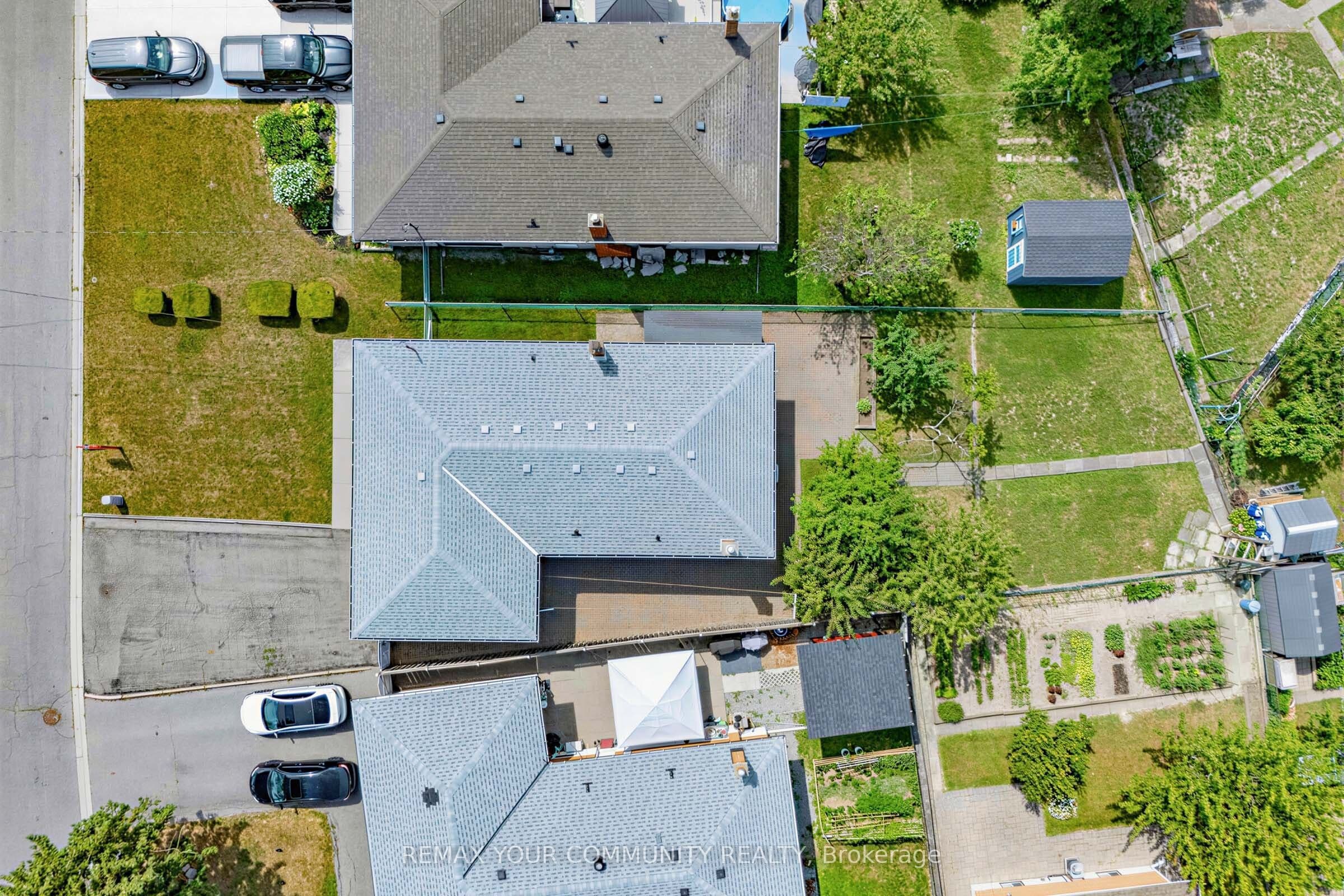 20 Linthurst Avenue, Toronto, ON M3M 1P2