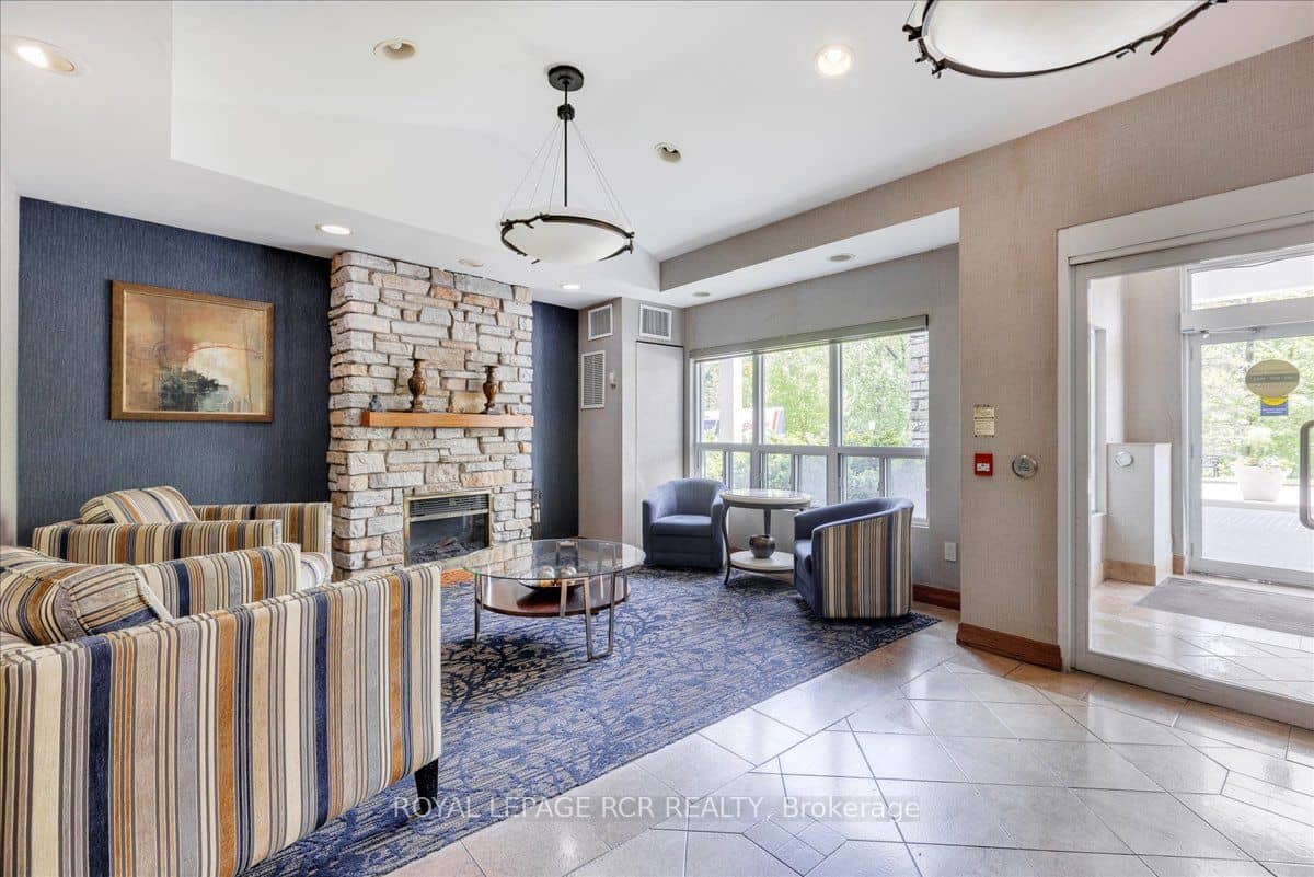 900 Bogart Mill Trail 212, Newmarket, ON L3Y 8V5